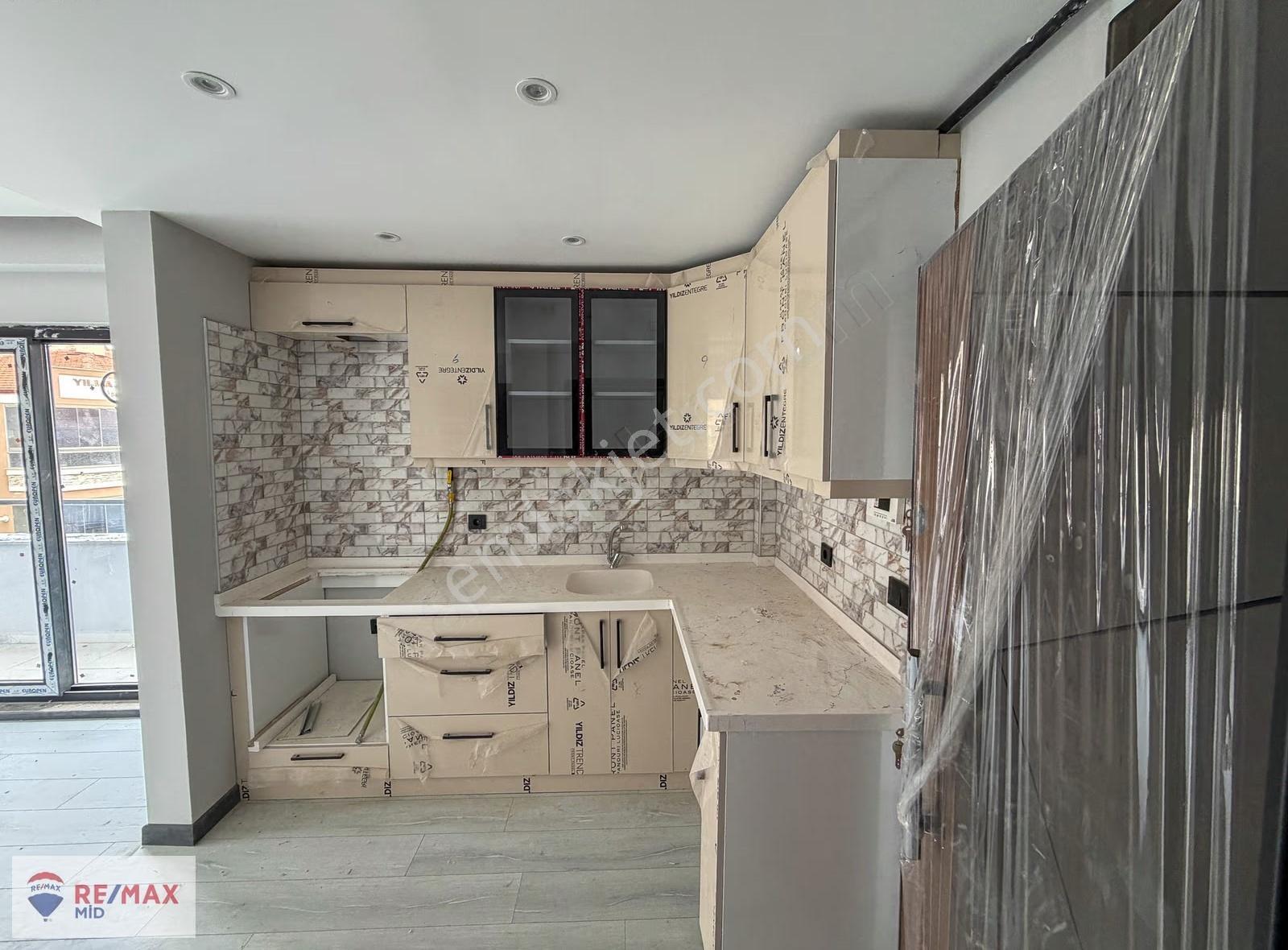 Re/max Mid'den Paşaalanında Satılık 2+1 Daire - Görsel 2