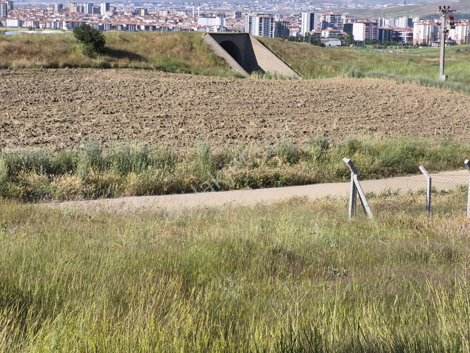 Yenikent Villalık Bölgesi 480 M2 Ana Yola Yakın İmarlı Müstakil - Görsel 5