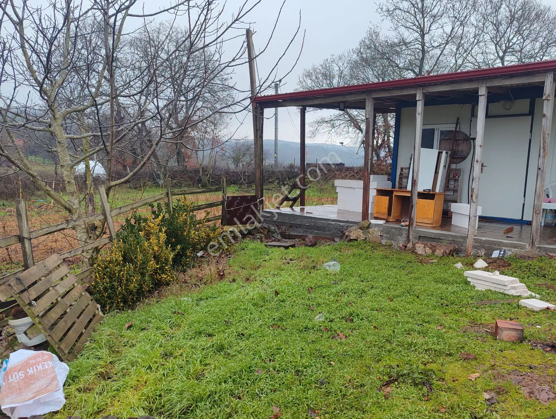 "8500 M² Yol-elektrik-su Hazır | İçinde Bina Bulunan Arazi"