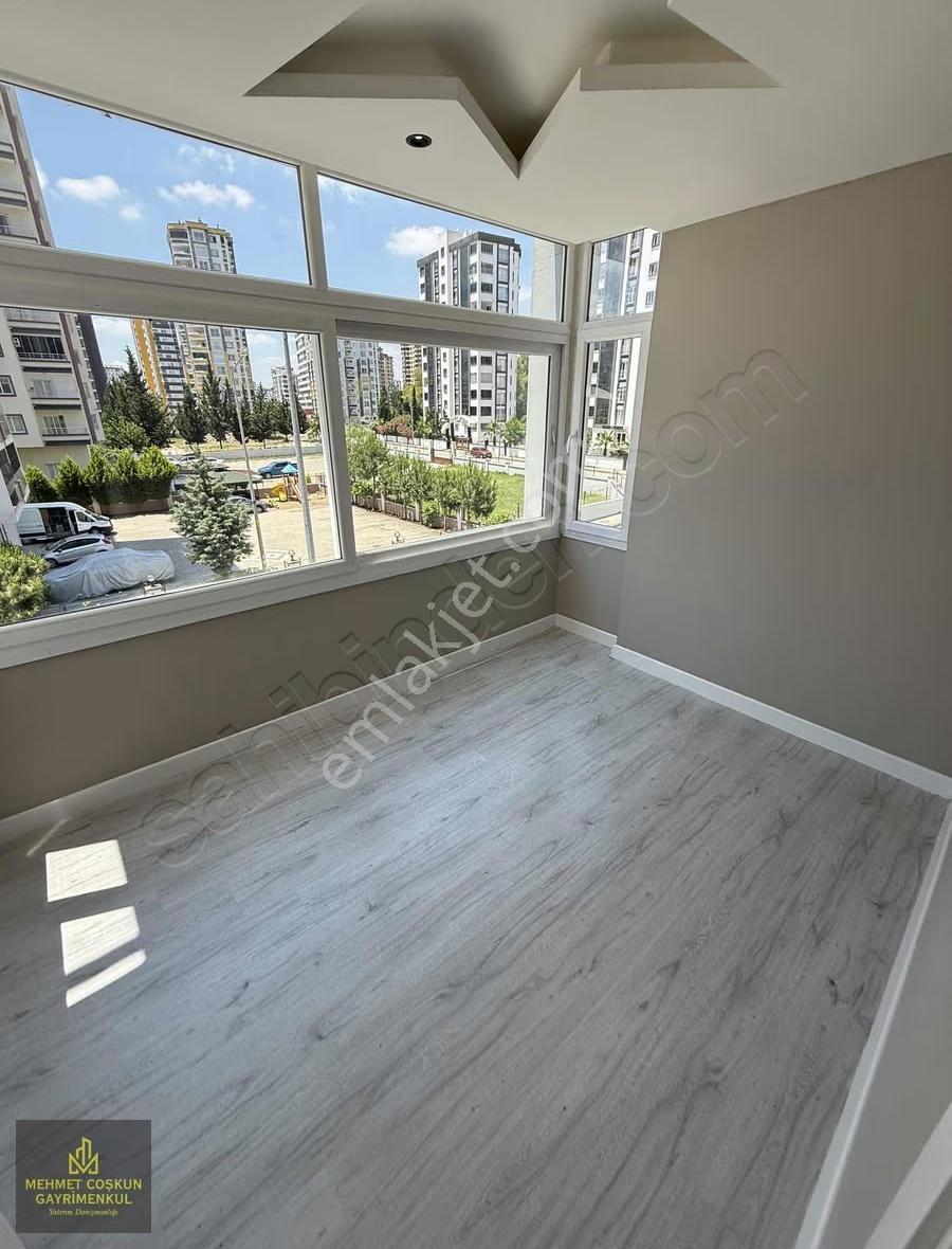 Gürselpaşada Site İçerisinde 3 Cepheli Satılık 2+1 Daire - Görsel 2