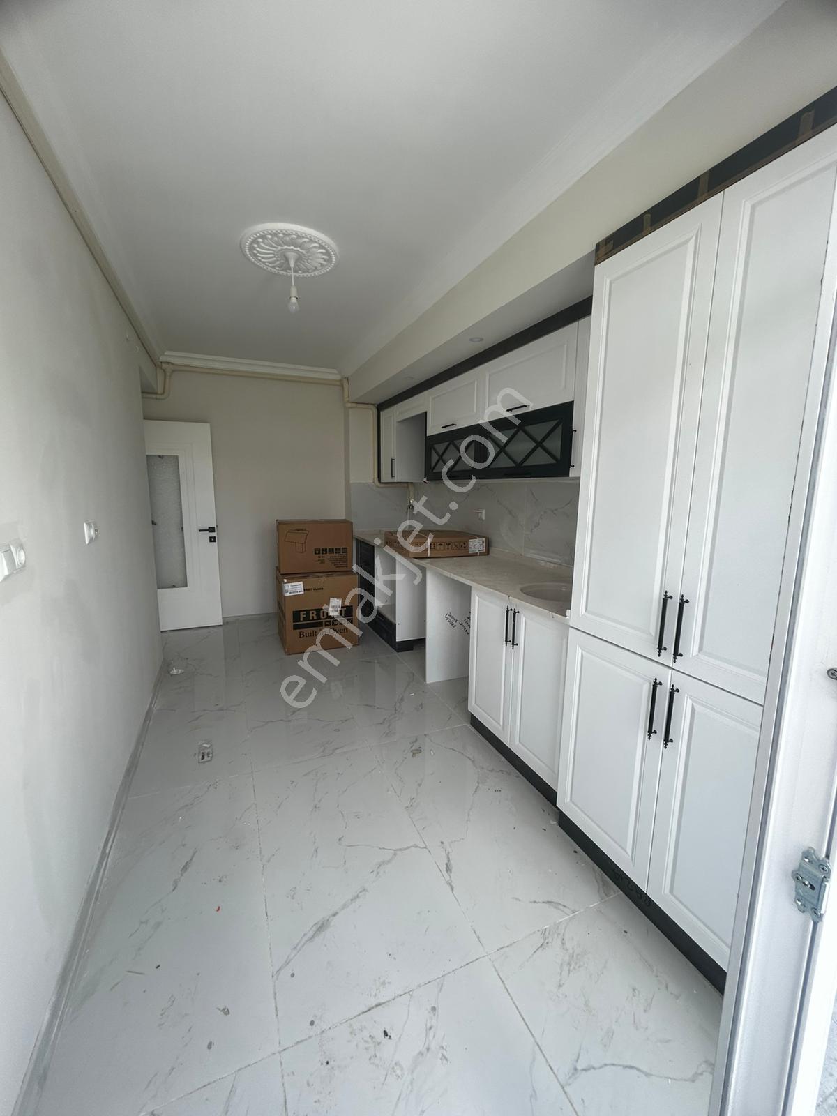 Afyon Üçok Emlaktan Mareşal F. Çakmak Mah 2+1 78m² Satılık Daire - Görsel 3