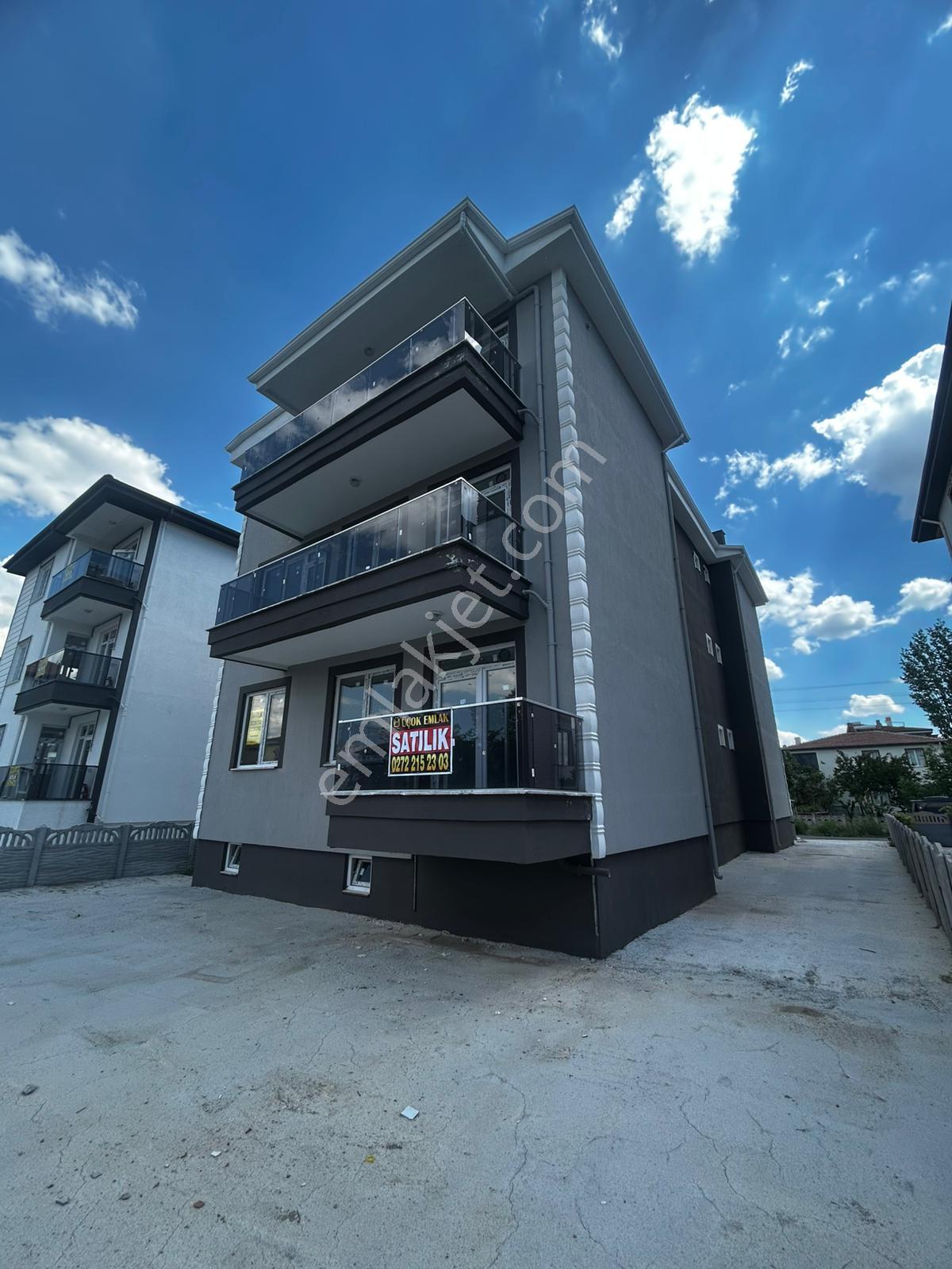 Afyon Üçok Emlaktan Mareşal F. Çakmak Mah 2+1 78m² Satılık Daire