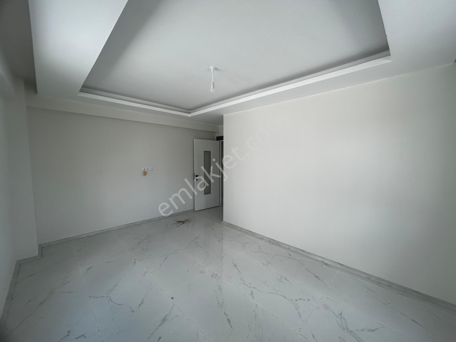 Afyon Üçok Emlaktan Mareşal F. Çakmak Mah 2+1 78m² Satılık Daire - Görsel 2