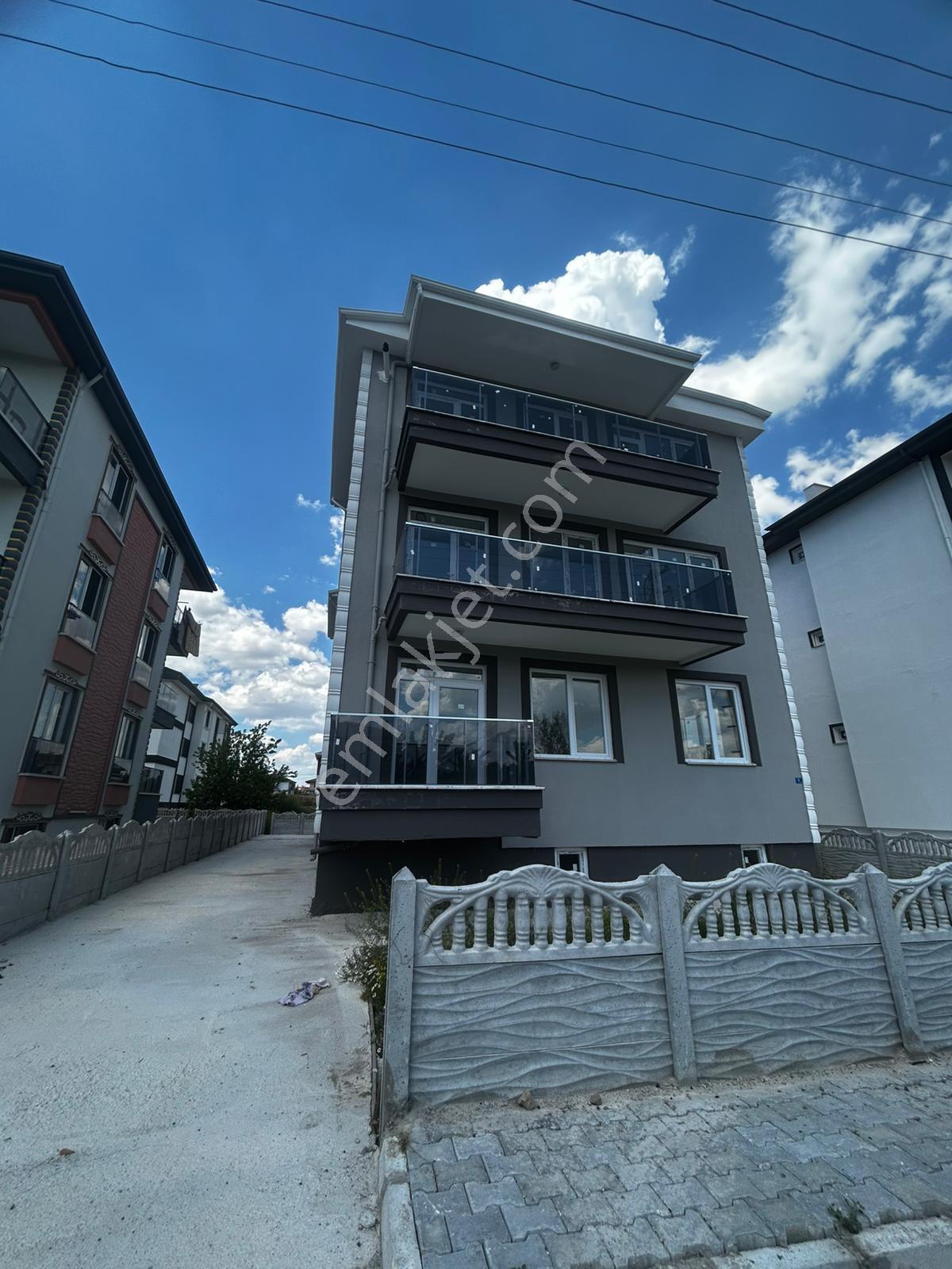 Afyon Üçok Emlaktan Mareşal F. Çakmak Mah 2+1 78m² Satılık Daire - Görsel 12