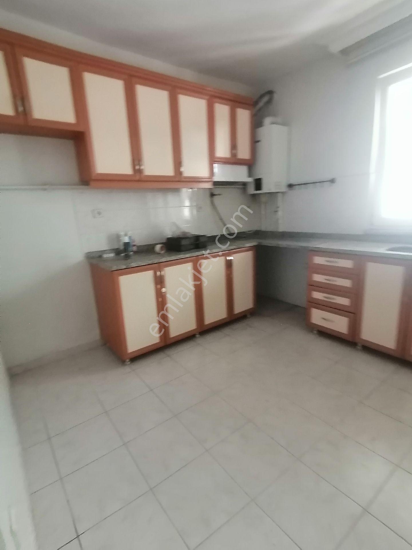 Ümraniye Çakmak Mahallesi Tavukçuyolu Caddesi Metro 2+1 Yüksek Giriş Balkonlu Boyalı Kiralık Daire - Görsel 24