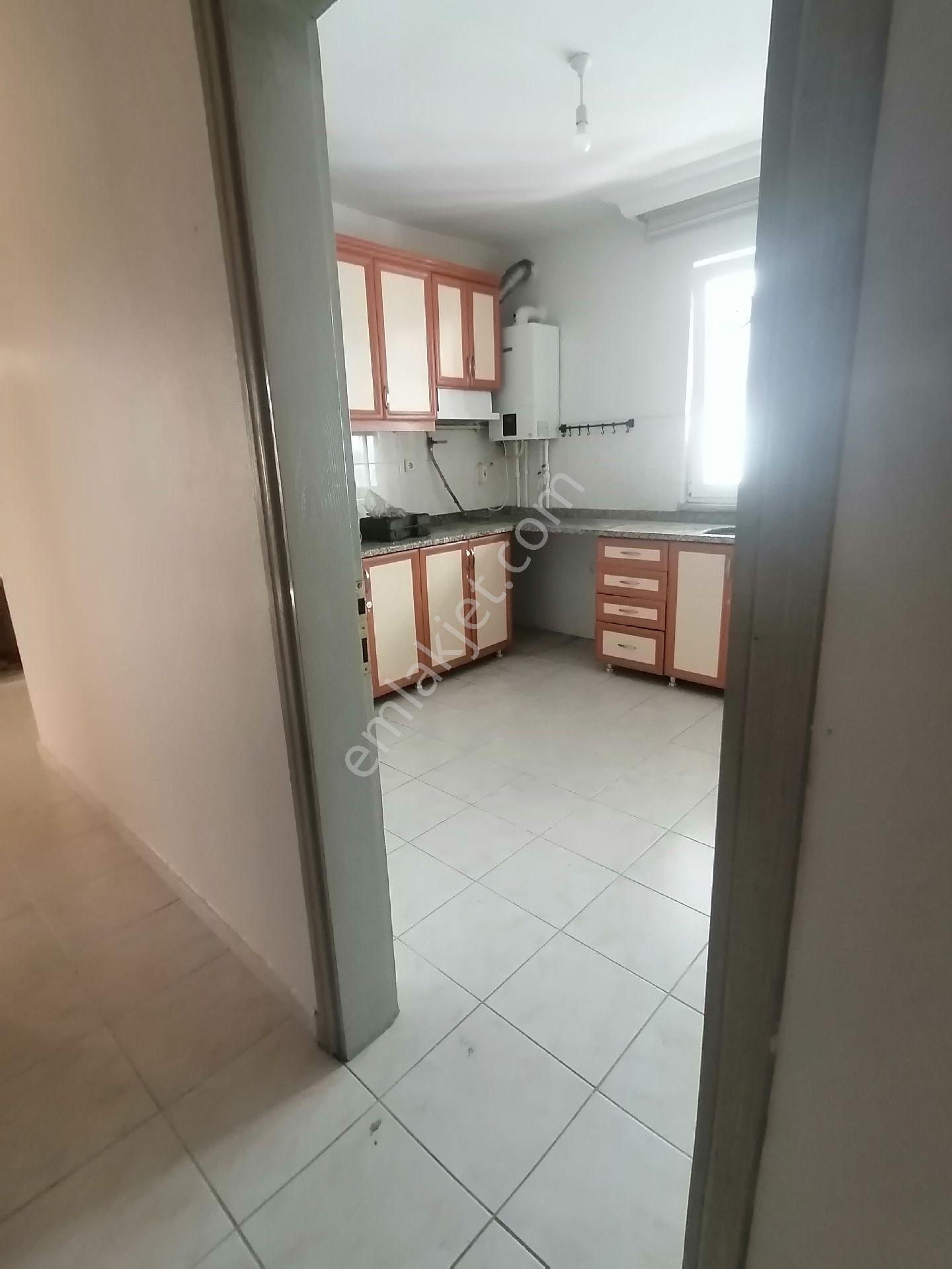 Ümraniye Çakmak Mahallesi Tavukçuyolu Caddesi Metro 2+1 Yüksek Giriş Balkonlu Boyalı Kiralık Daire - Görsel 26