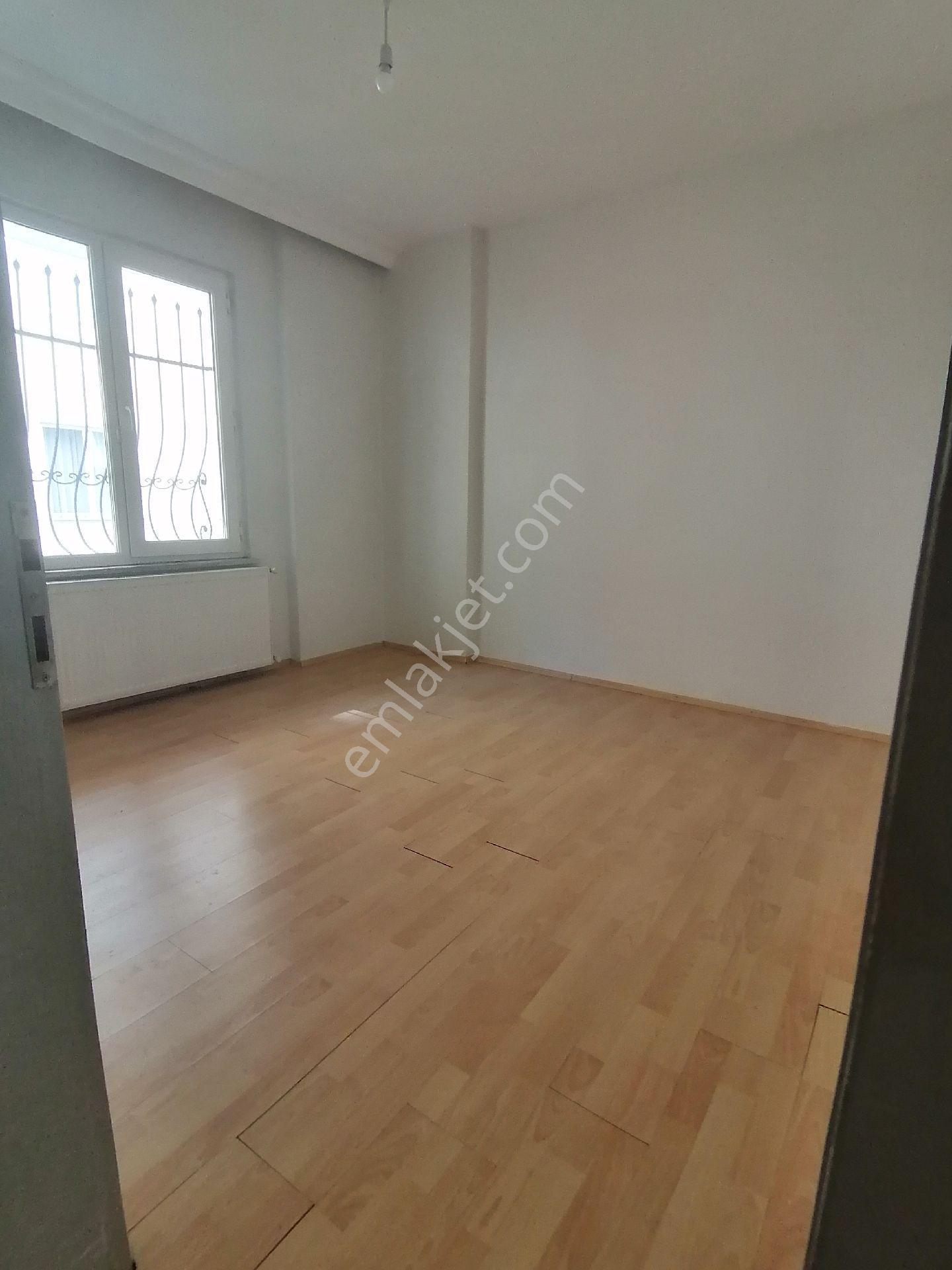 Ümraniye Çakmak Mahallesi Tavukçuyolu Caddesi Metro 2+1 Yüksek Giriş Balkonlu Boyalı Kiralık Daire - Görsel 12