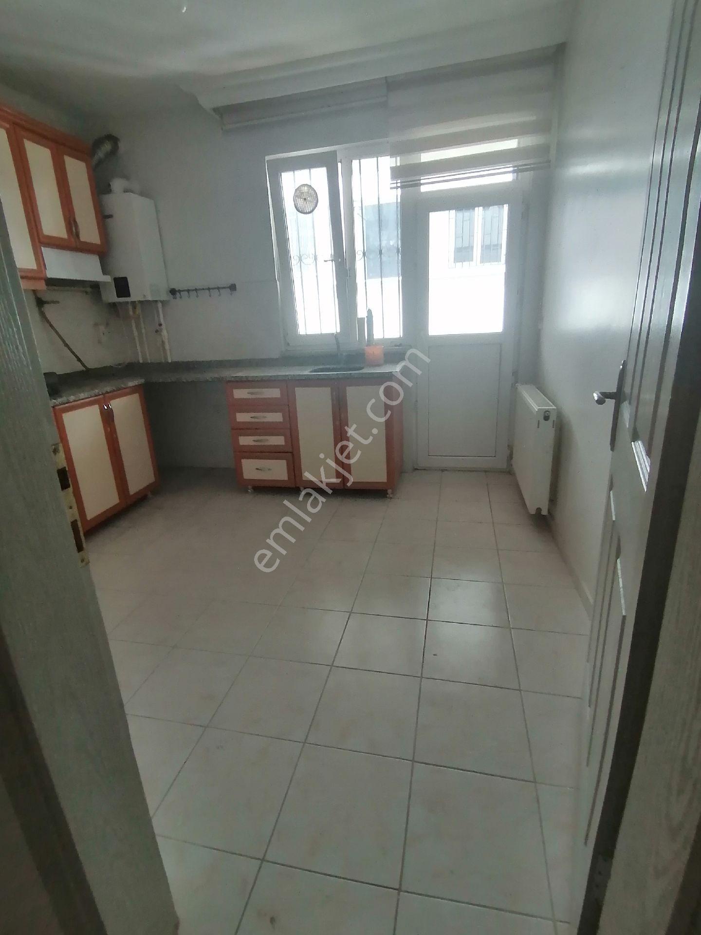 Ümraniye Çakmak Mahallesi Tavukçuyolu Caddesi Metro 2+1 Yüksek Giriş Balkonlu Boyalı Kiralık Daire - Görsel 27