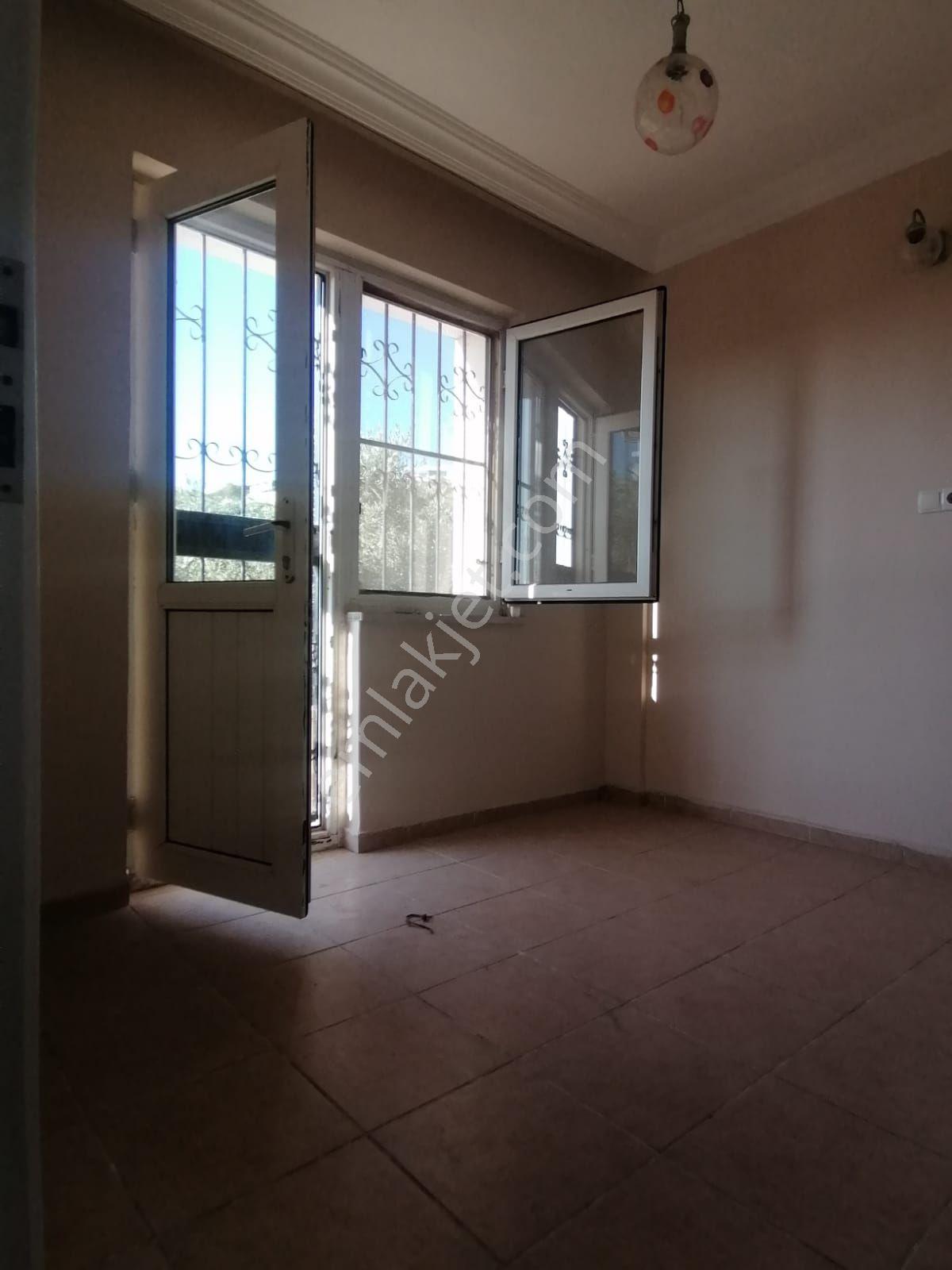 Kuşadası Bayraklıdede Mah 3+1 Havuzlu Site Kiralık Villa - Görsel 16