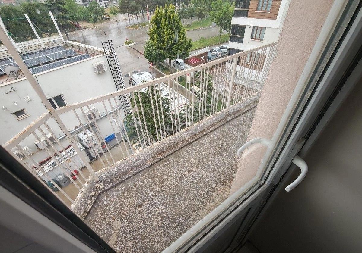 Davraz Mahallesinde 3+1 Kiralık Daire - Görsel 12