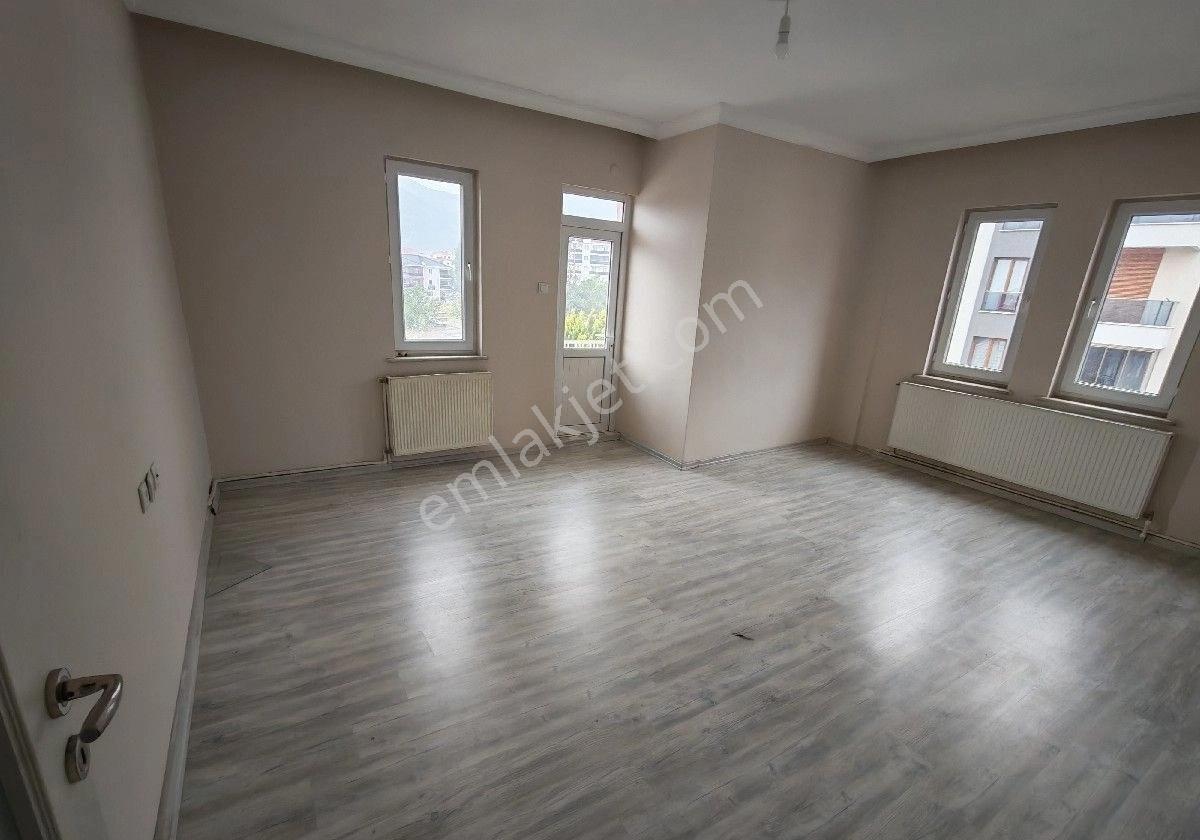 Davraz Mahallesinde 3+1 Kiralık Daire - Görsel 9