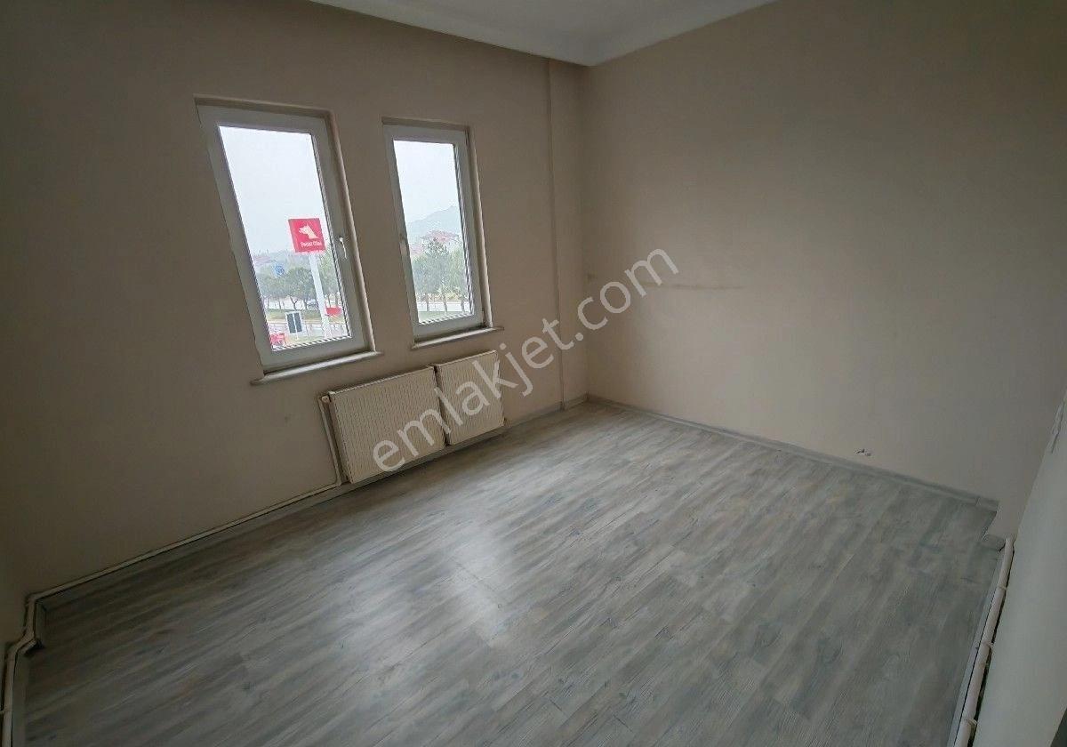 Davraz Mahallesinde 3+1 Kiralık Daire - Görsel 3