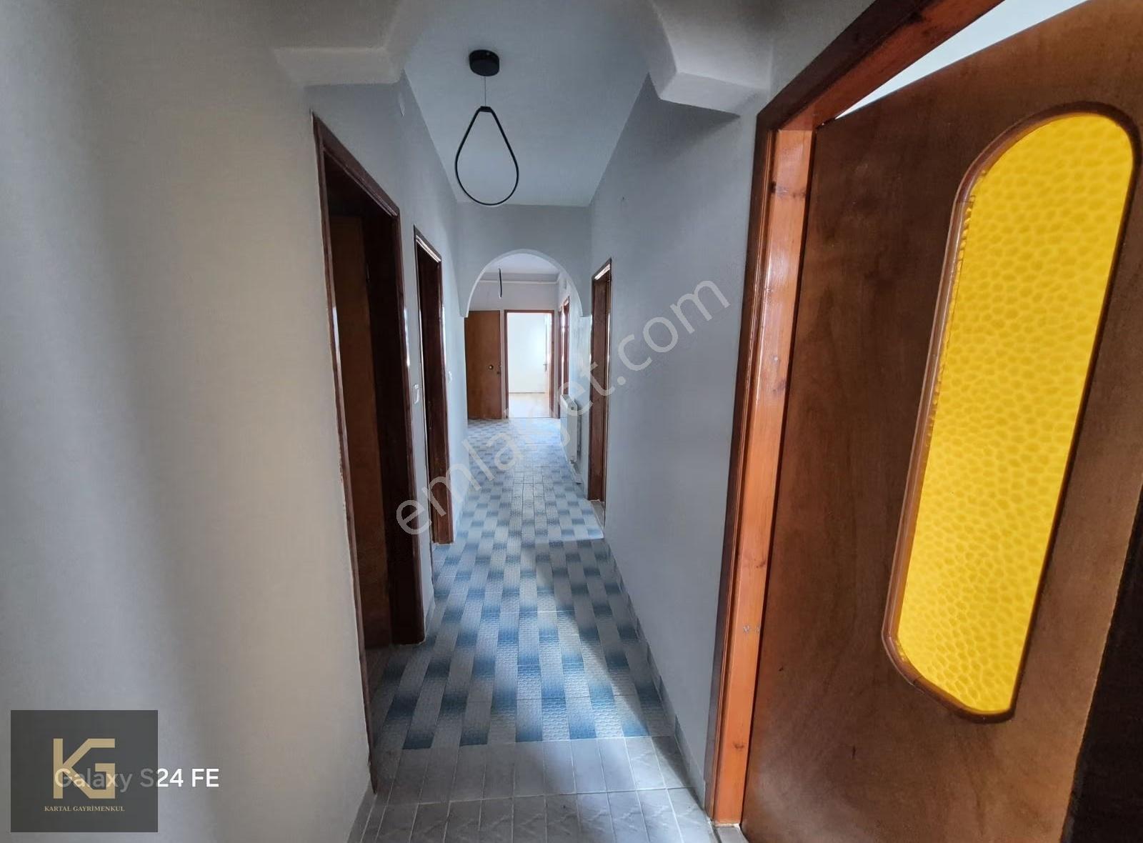 Sakarya Mahallesinde Geniş Kullanışlı Daire - Görsel 4