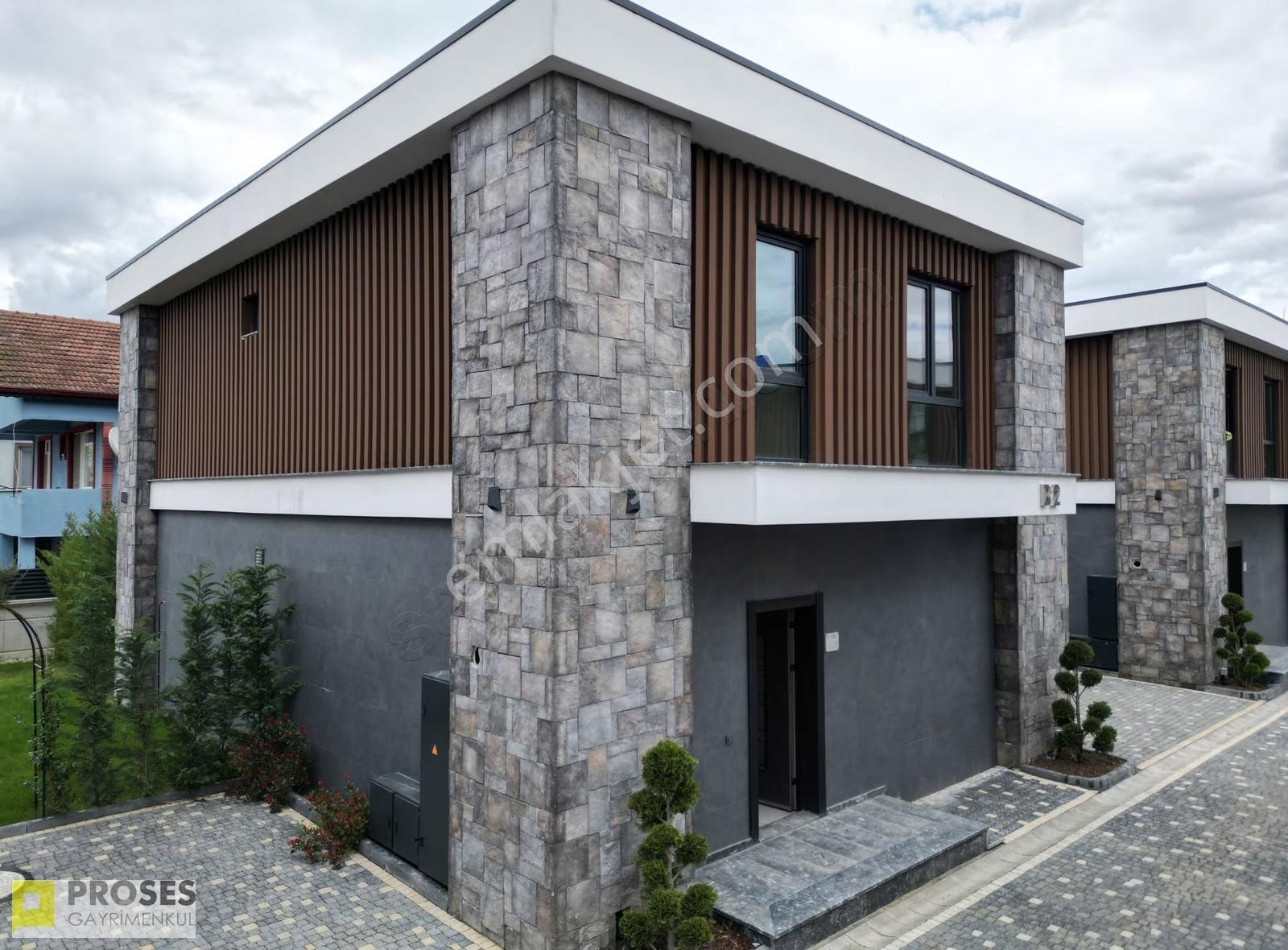 Serdivan Aralık Mah. Satılık Dubleks 3+1 Müstakil Bahçeli Villa