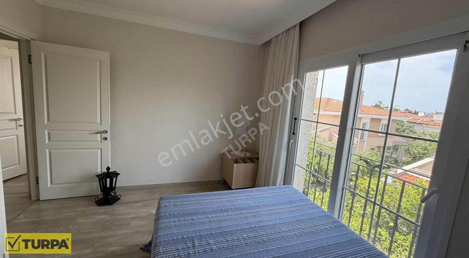 Çeşme Alaçatı Mahallesi 4+1 Eşyalı Havuzlu Villa - Görsel 12