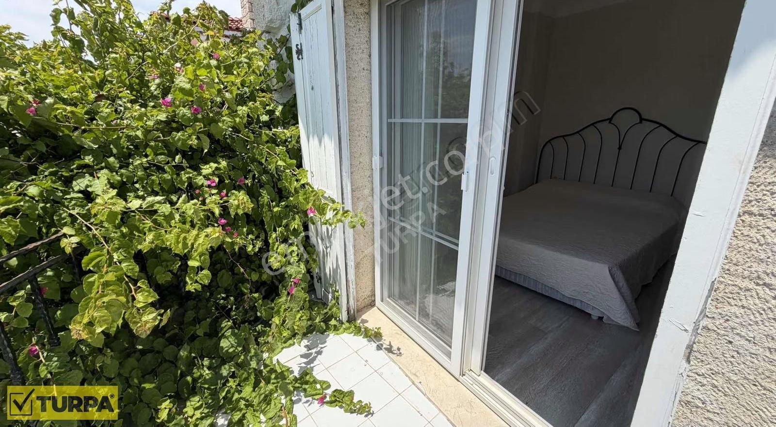 Çeşme Alaçatı Mahallesi 4+1 Eşyalı Havuzlu Villa - Görsel 3