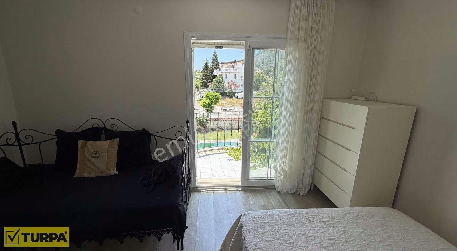 Çeşme Alaçatı Mahallesi 4+1 Eşyalı Havuzlu Villa - Görsel 22