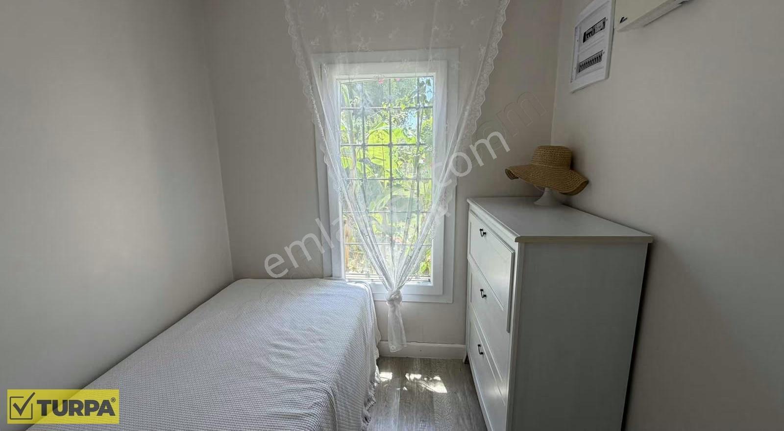 Çeşme Alaçatı Mahallesi 4+1 Eşyalı Havuzlu Villa - Görsel 7