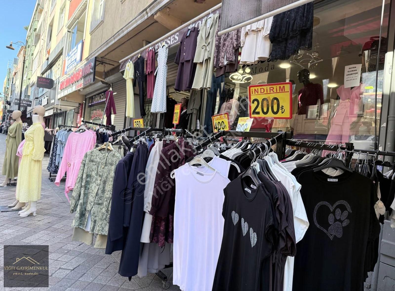 Bağcılar'ın En Hareketli Noktasında Devren Hazır Giyim Mağazası - Görsel 3