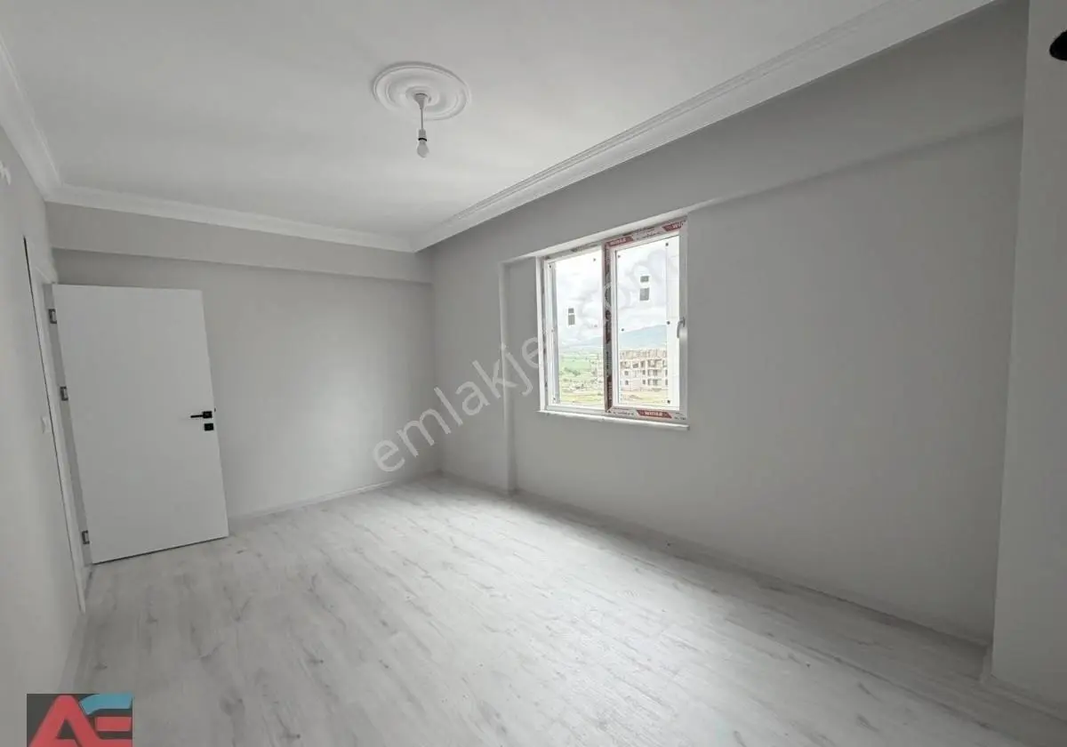 Hastane Yakınında Ara Kat, Yerden Isıtmalı Sıfır 2+1 Kiralık!! - Görsel 2