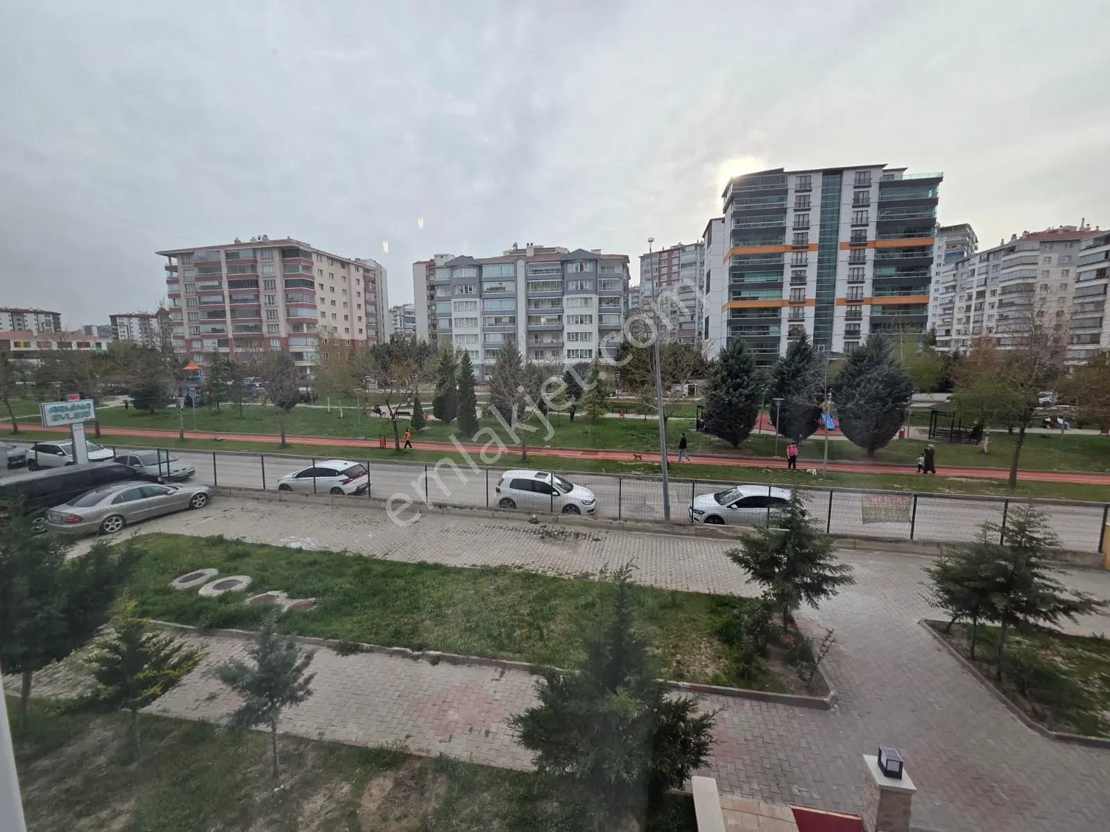 Ahimesut Armine Evlerinde Arakat Uygun Fiyat 3+1 Park Manzaralı