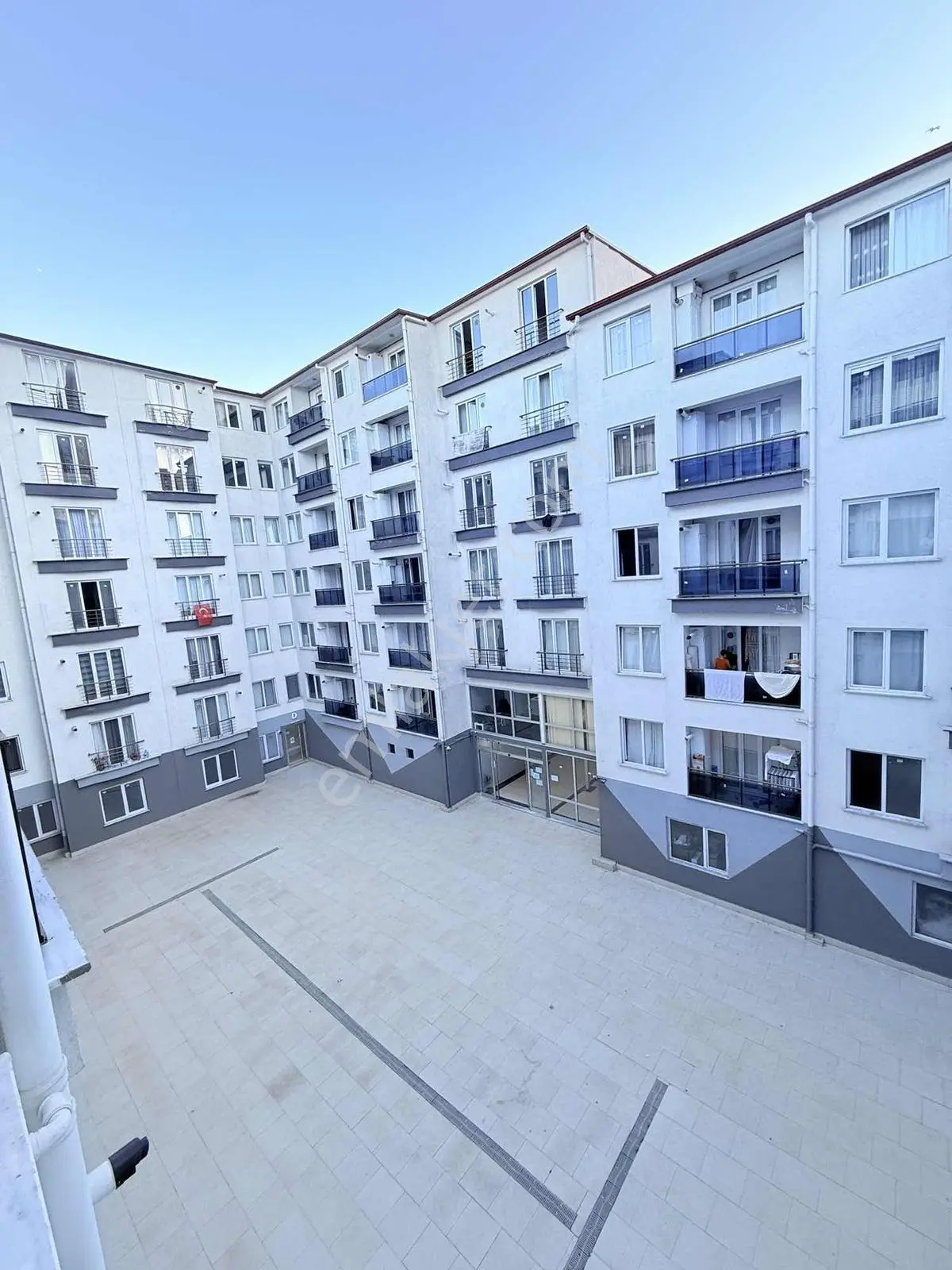 Metrobüse Yakın 2+1 Kiracılı 3.katta Satılık Daire - Görsel 2