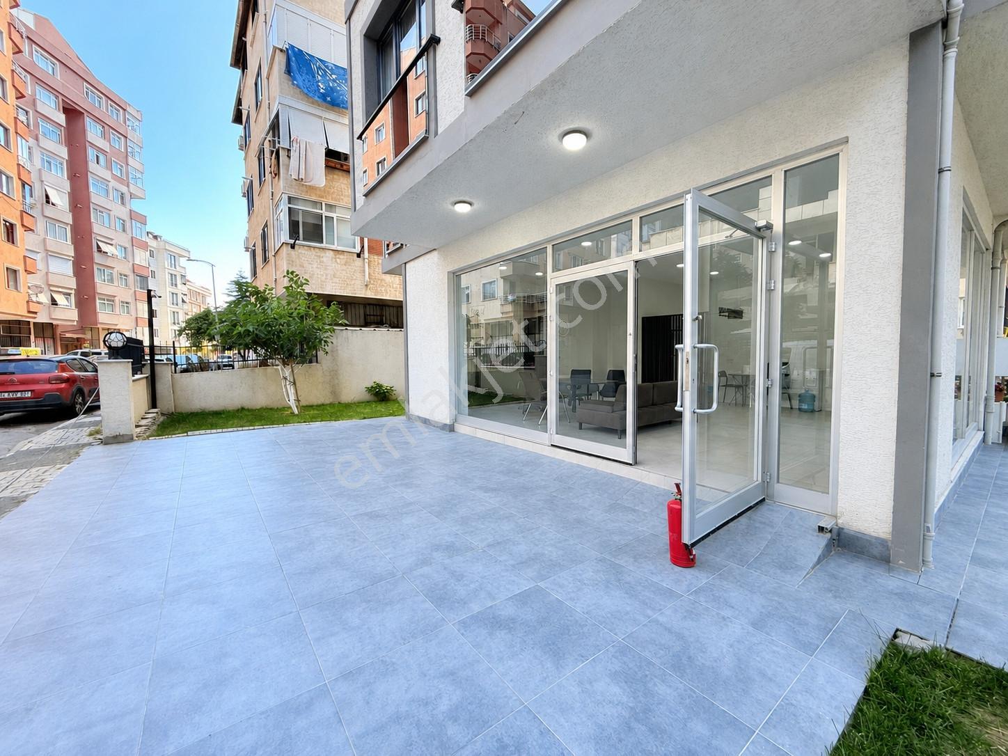 Süreyya Plajında Yeni Köşe Bina Da Ön Kullanımlı Kiralık Dükkan - Görsel 16