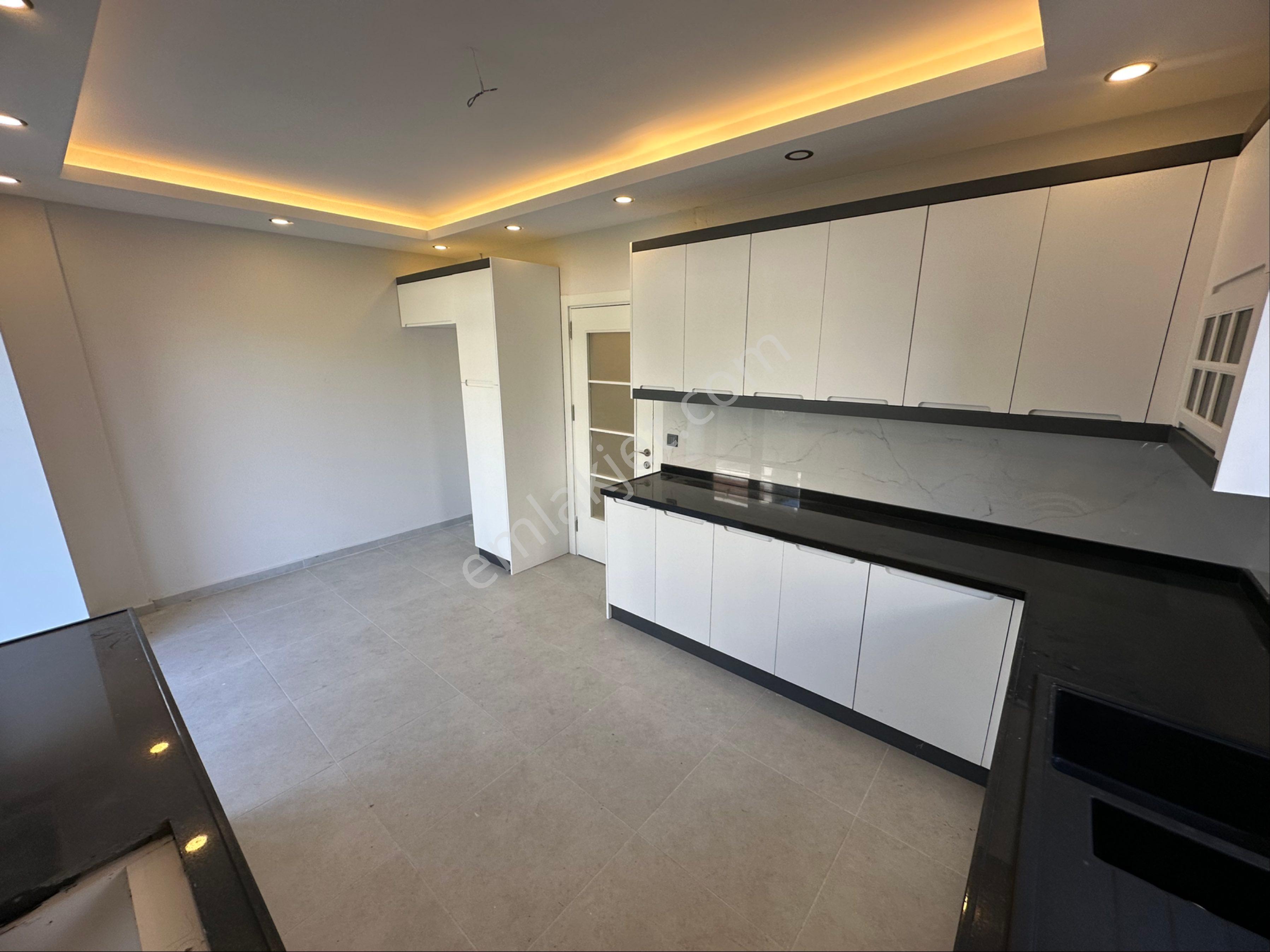 Büyükçekmece Güzelce'de Deniz Manzaralı 8+1 Satılık Villa - Görsel 9
