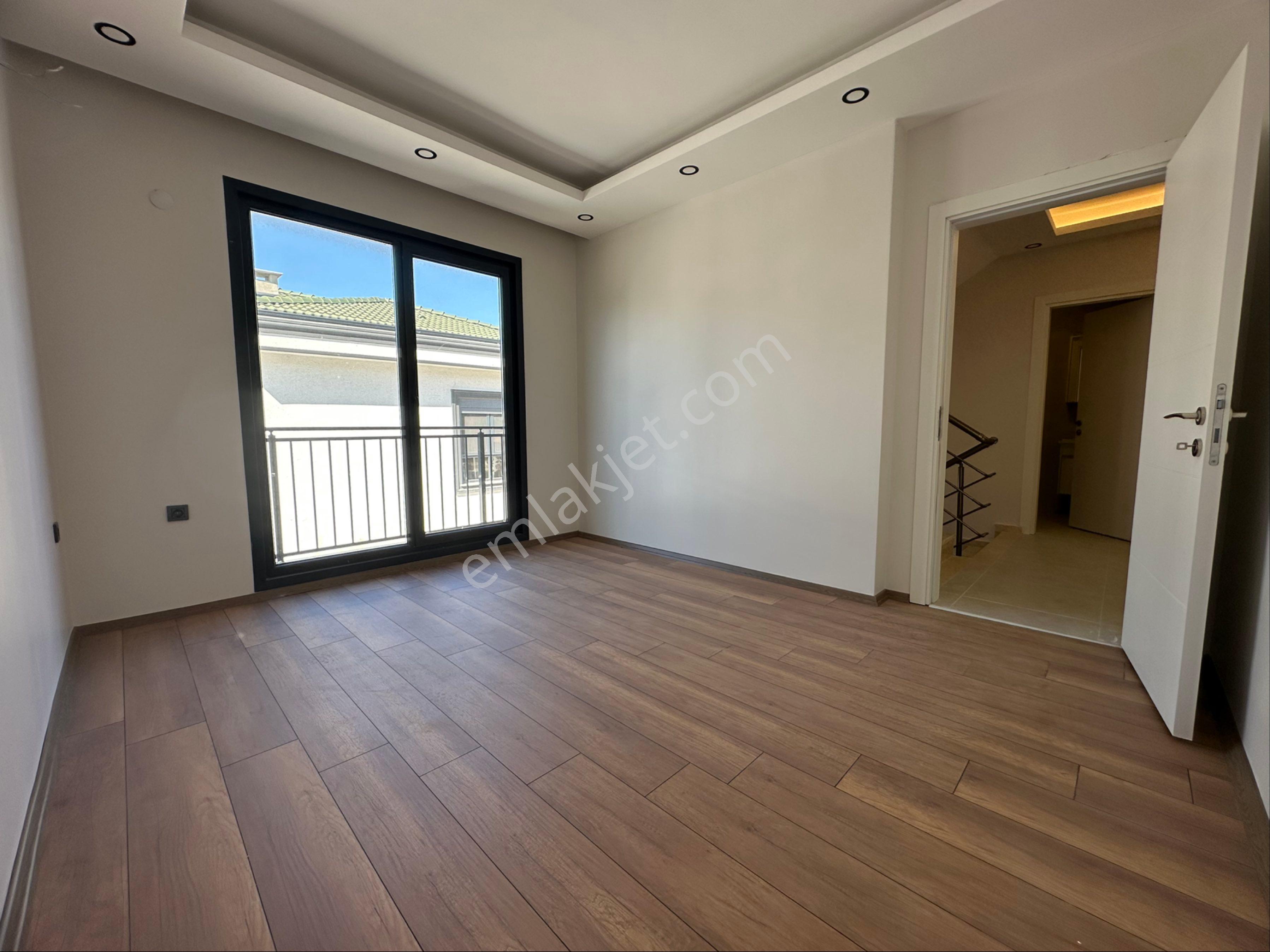 Büyükçekmece Güzelce'de Deniz Manzaralı 8+1 Satılık Villa - Görsel 17
