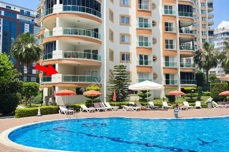 Mahmutlar'da, Plaja Ve Tüm Günlük Olanaklara Yakın Konumda Bulunan, Güneş Alan Ve Ferah 2+1