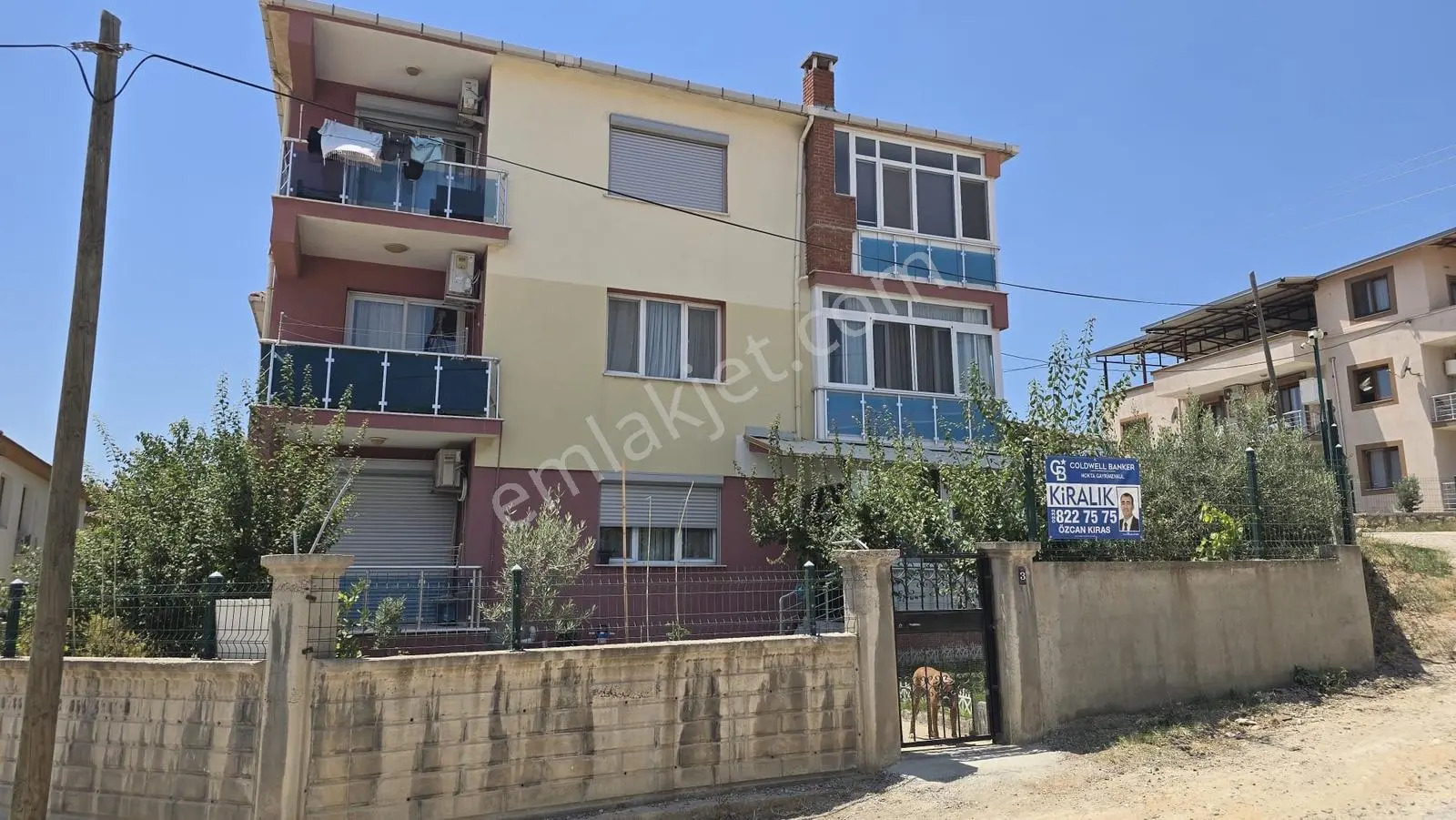 Foça Kazım Dirik Mah. Kiralık 2+1 Bahçe Katı Daire