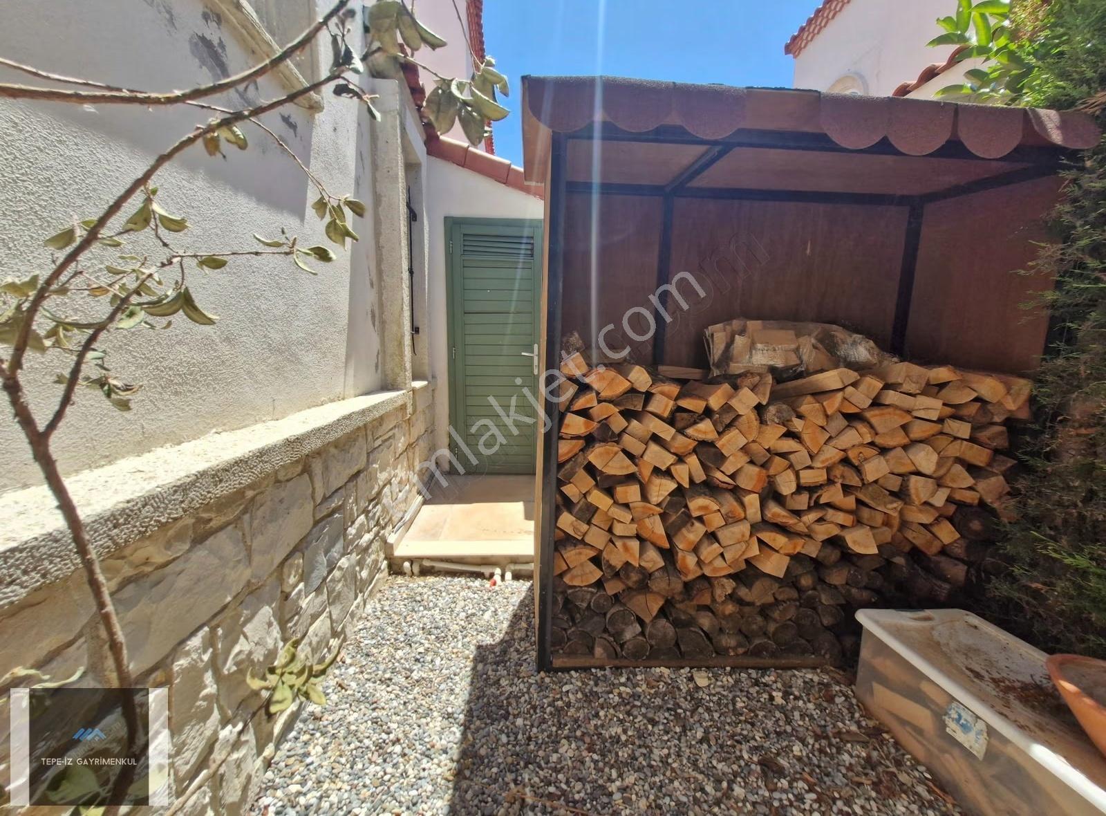 Urla Kuşçular Ova 'da Havuzlu, Bahçeli Lüks Villa - Görsel 3