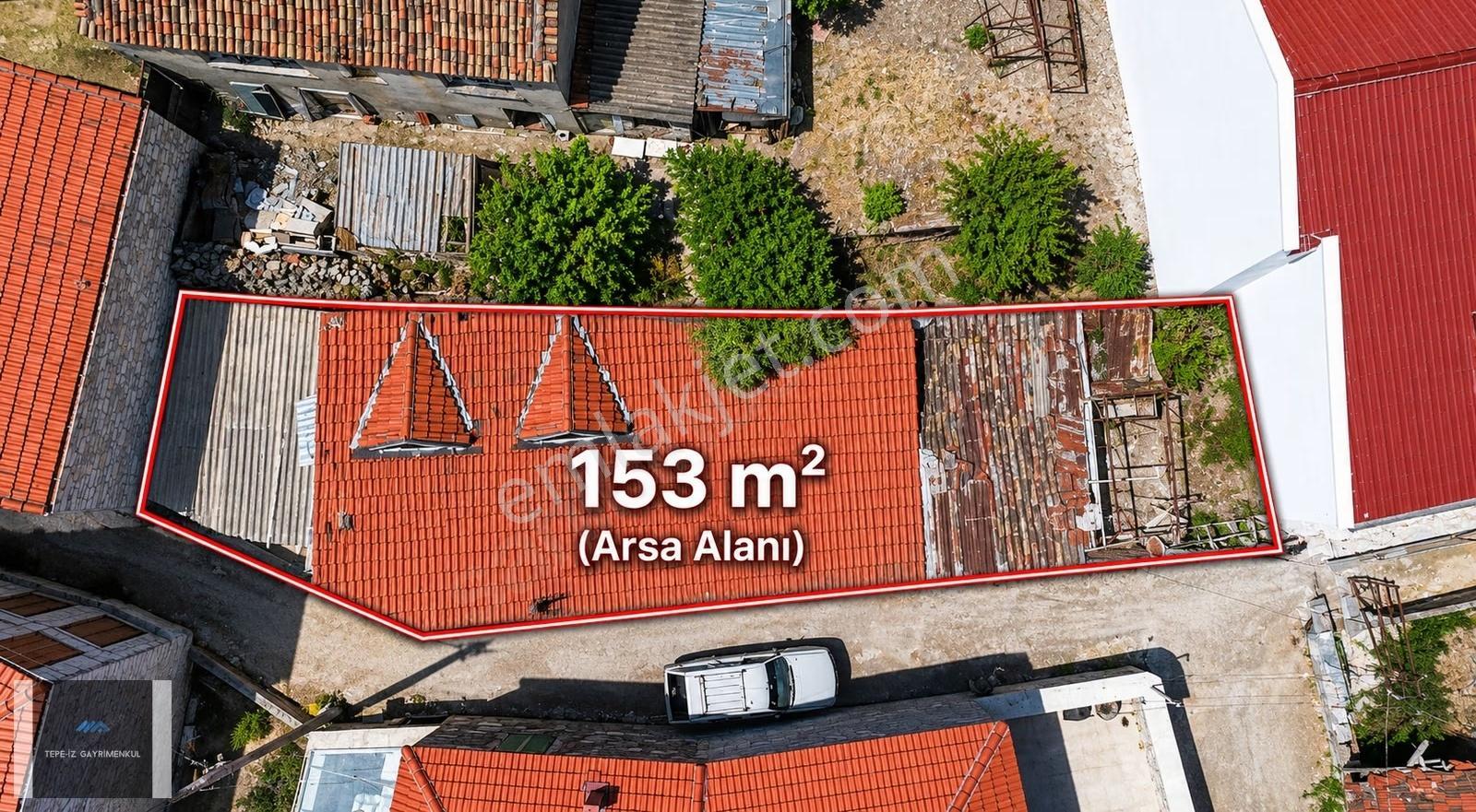 Urla Sıra Mahallesi'nde 153 M2 Arsa İçinde 2 Daire
