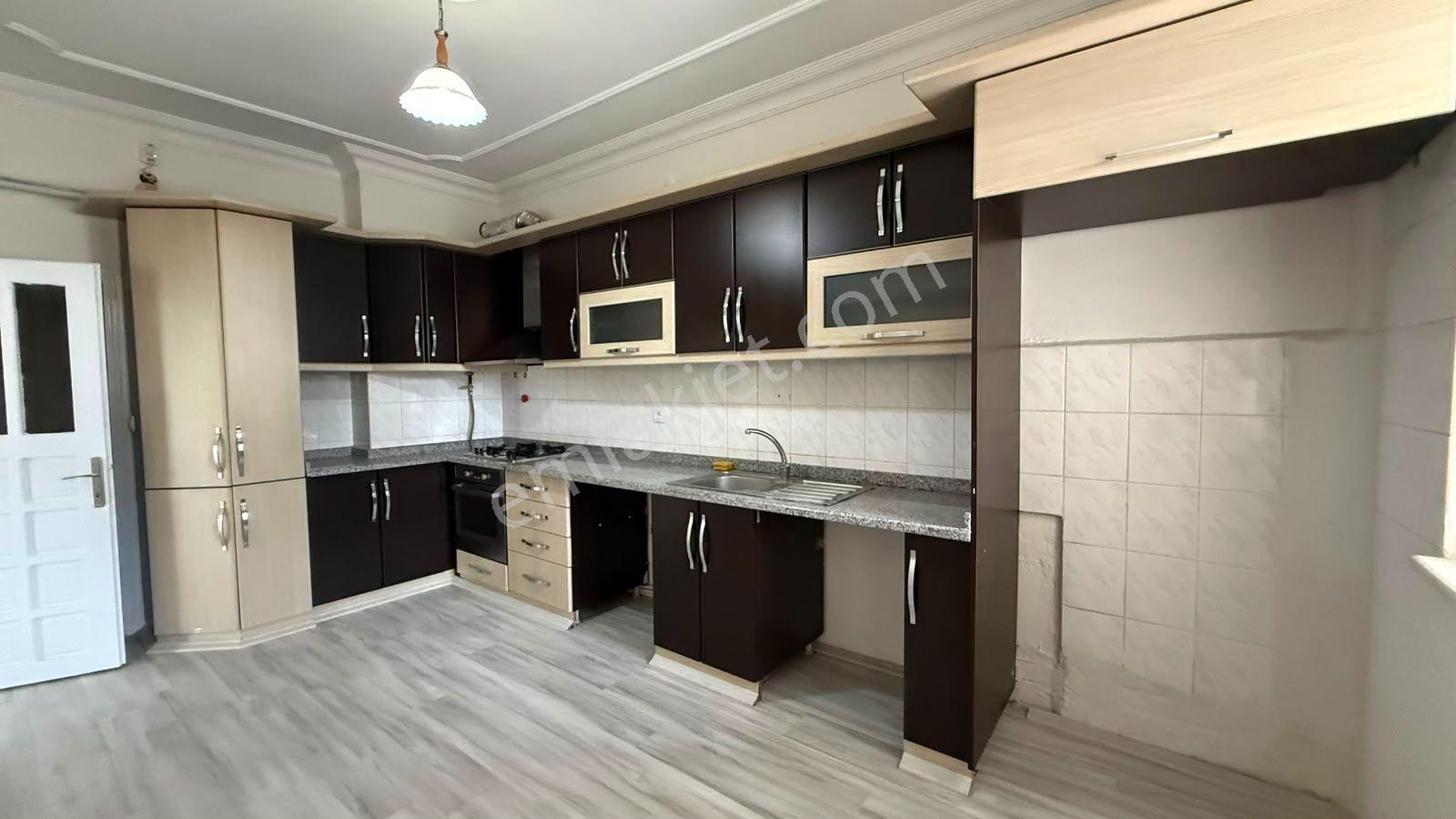 Öz Gaye Emlaktan Develi Yeni Mahallede Kiralık Geniş Daire - Görsel 15