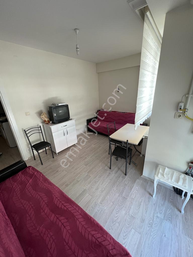 Akademi'den Cadde Yakını Ayrı Mutfaklı Eşyalı Kiralık 1+1 - Görsel 3