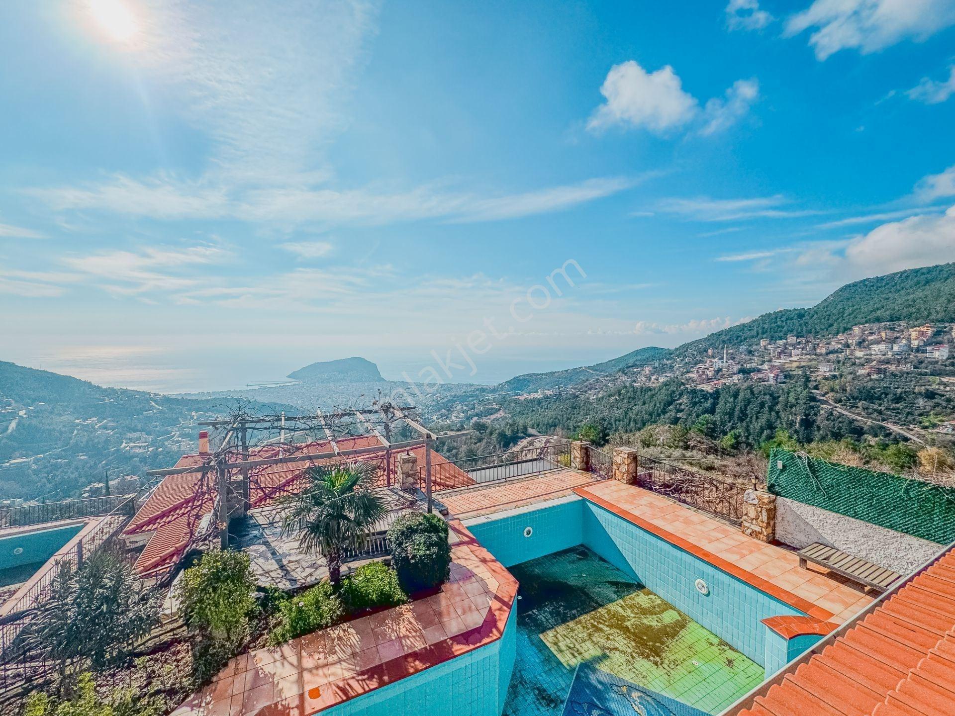 Alanya Tepe’de Muhteşem Manzaralı Havuzlu 4+1 Lüks Villa - Görsel 4