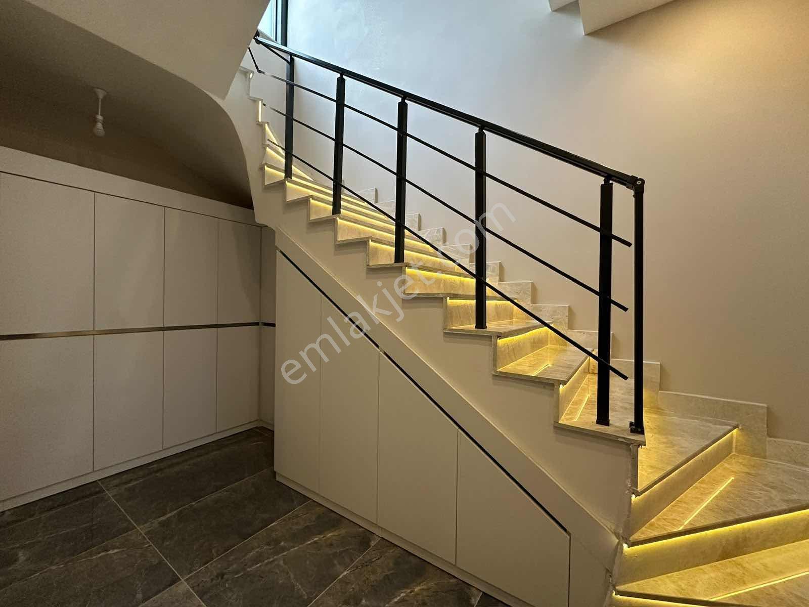 Demet Villalarında Verandalı Lüks Eşyalı Kiralık Villa - Görsel 14