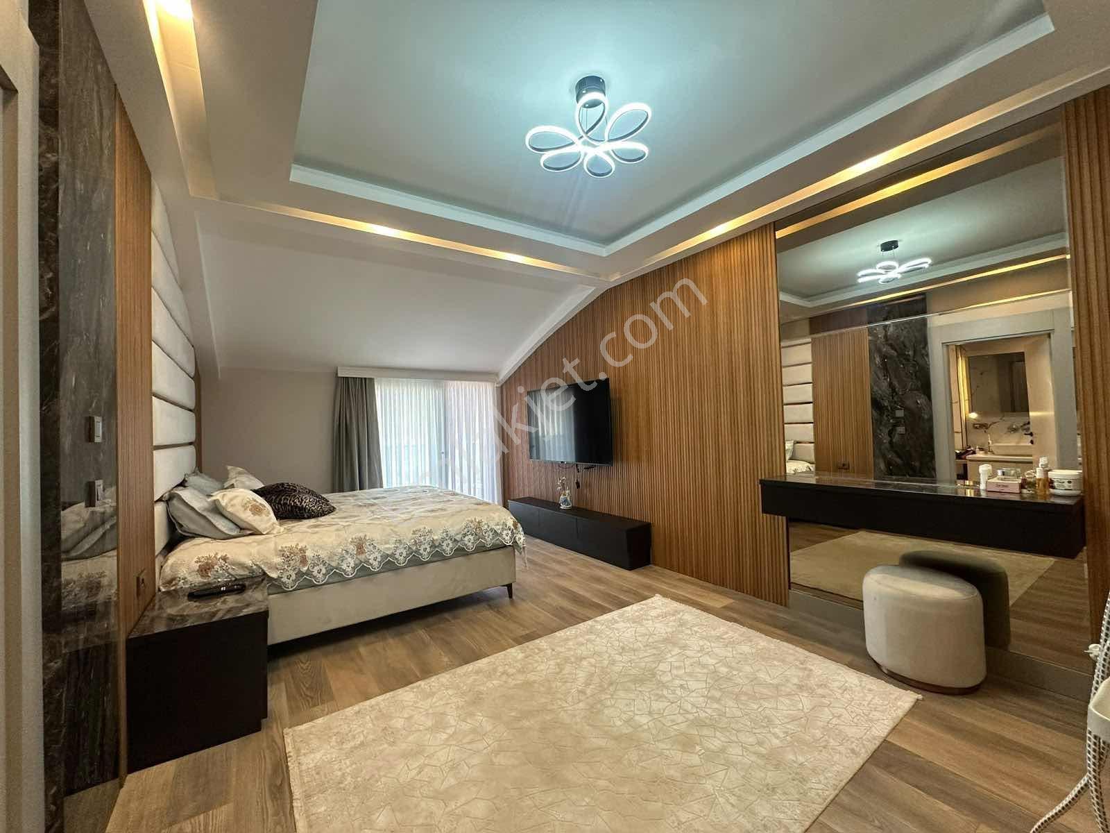 Demet Villalarında Verandalı Lüks Eşyalı Kiralık Villa - Görsel 47