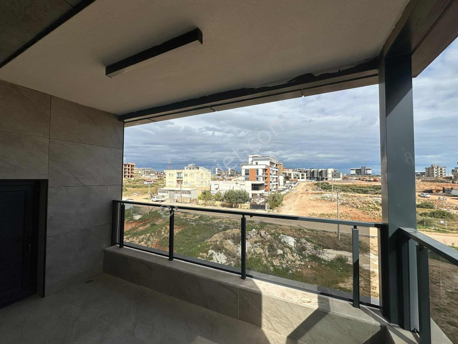 Demet Villalarında Verandalı Lüks Eşyalı Kiralık Villa - Görsel 53