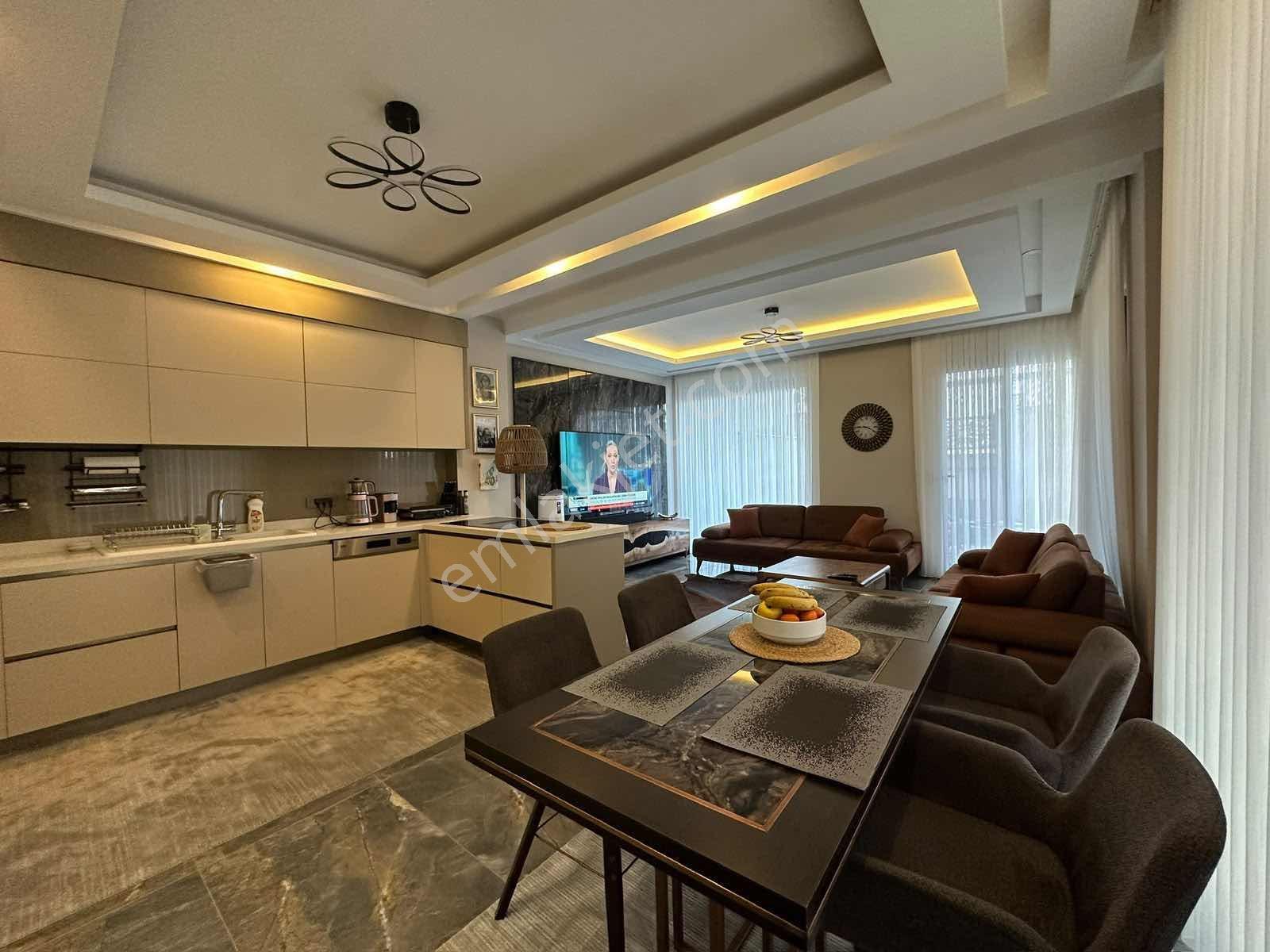 Demet Villalarında Verandalı Lüks Eşyalı Kiralık Villa