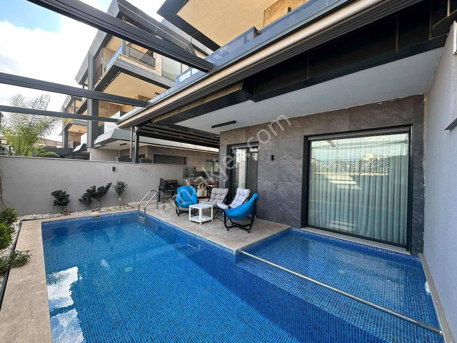 Demet Villalarında Verandalı Lüks Eşyalı Kiralık Villa - Görsel 51