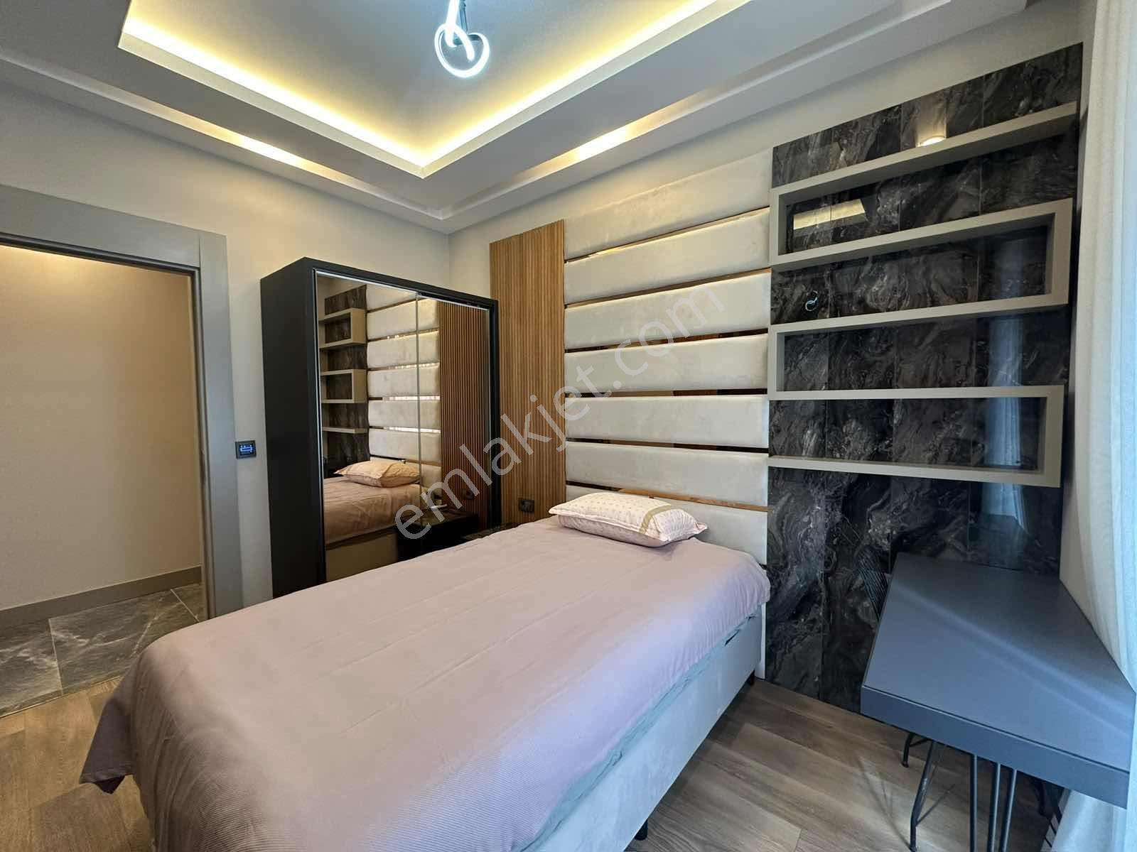 Demet Villalarında Verandalı Lüks Eşyalı Kiralık Villa - Görsel 33