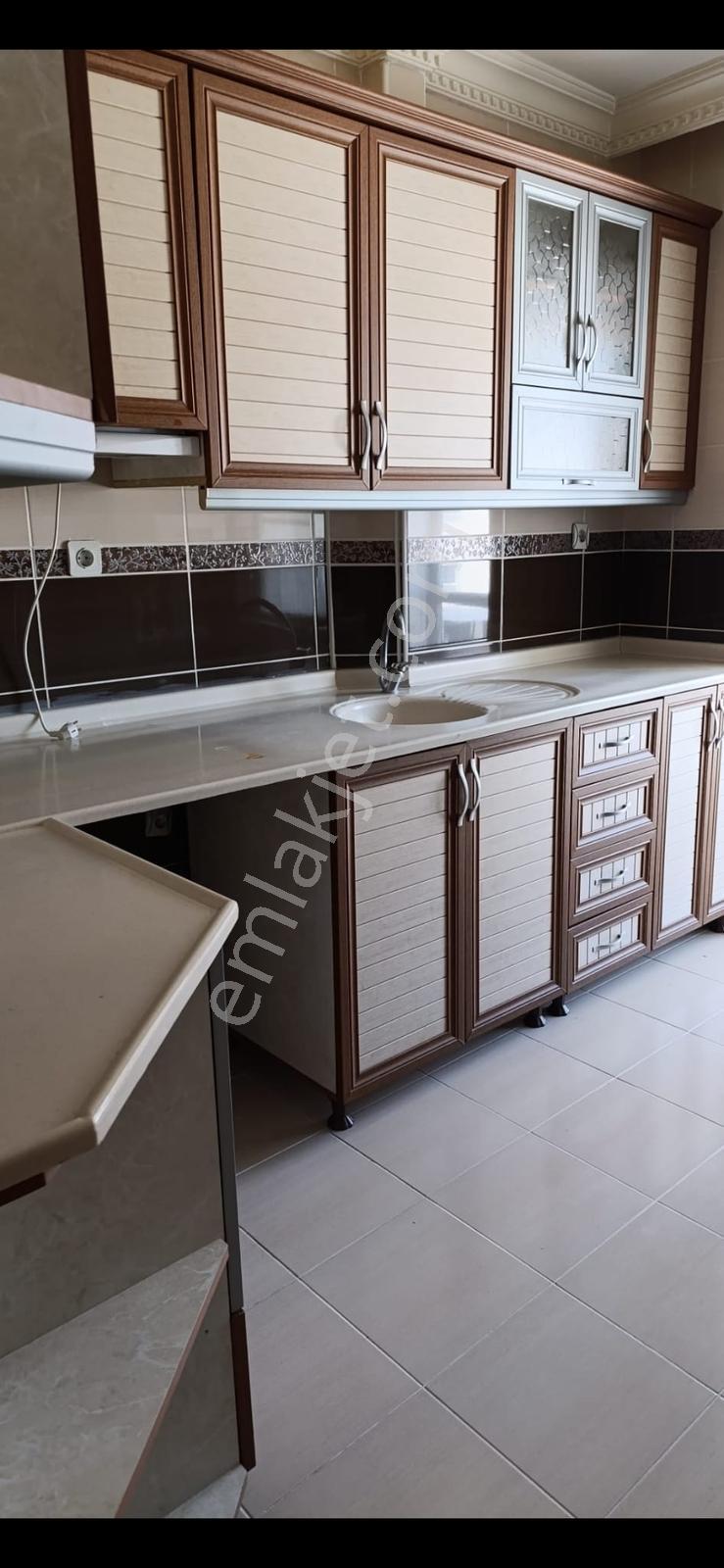 Barut Emlaktan Eski Çarşamba Pazarı Yanı Yapılı 2+1 Daire 3. Kat