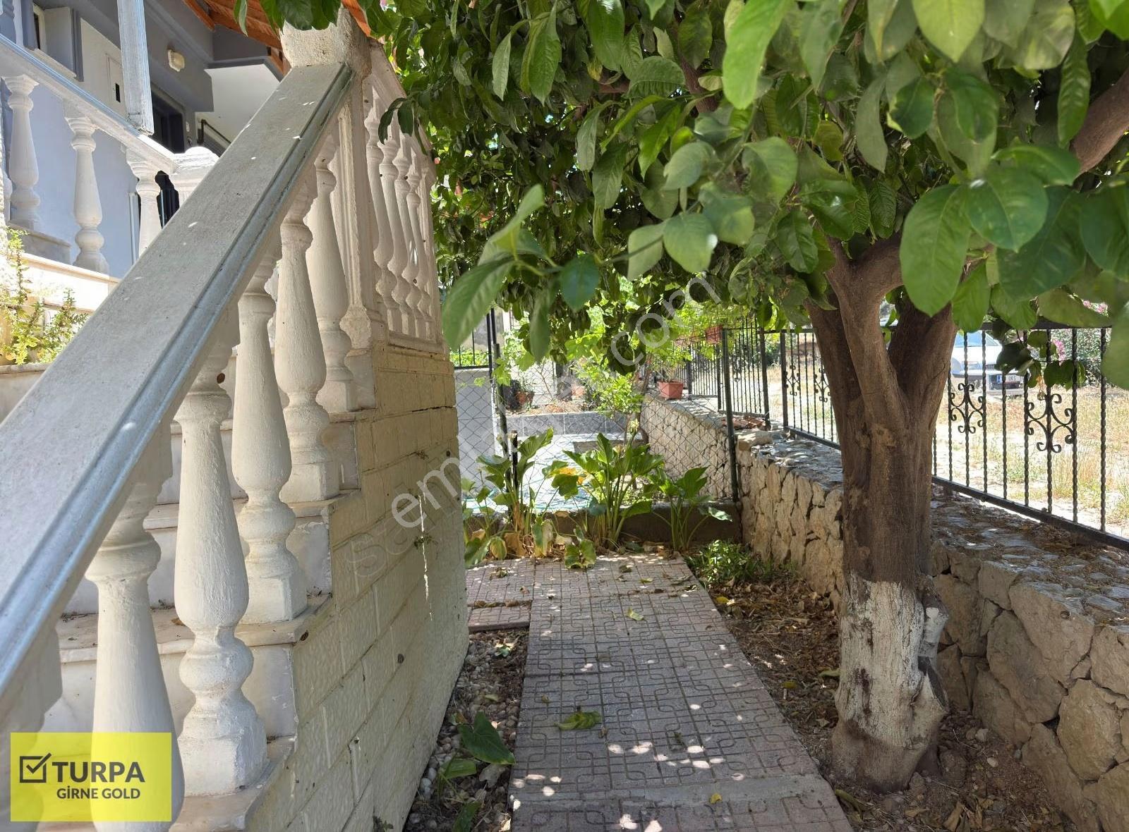 Urla Yelaltı'nda İtfayenin Karşısında Kiralık Bahçeli 4+1 Villa - Görsel 15