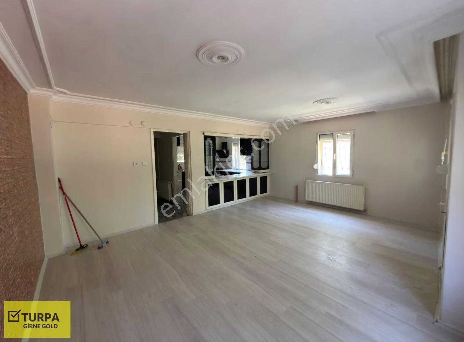 Urla Yelaltı'nda İtfayenin Karşısında Kiralık Bahçeli 4+1 Villa - Görsel 23