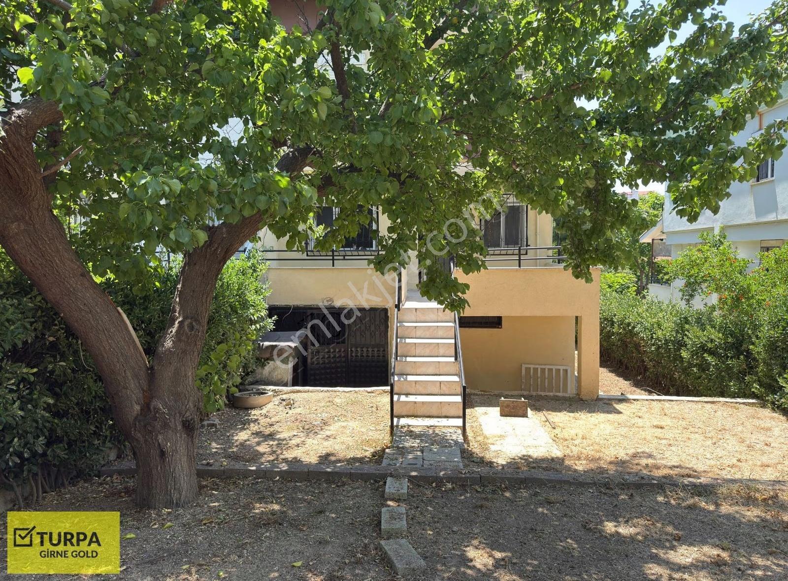 Urla Yelaltı'nda İtfayenin Karşısında Kiralık Bahçeli 4+1 Villa - Görsel 24