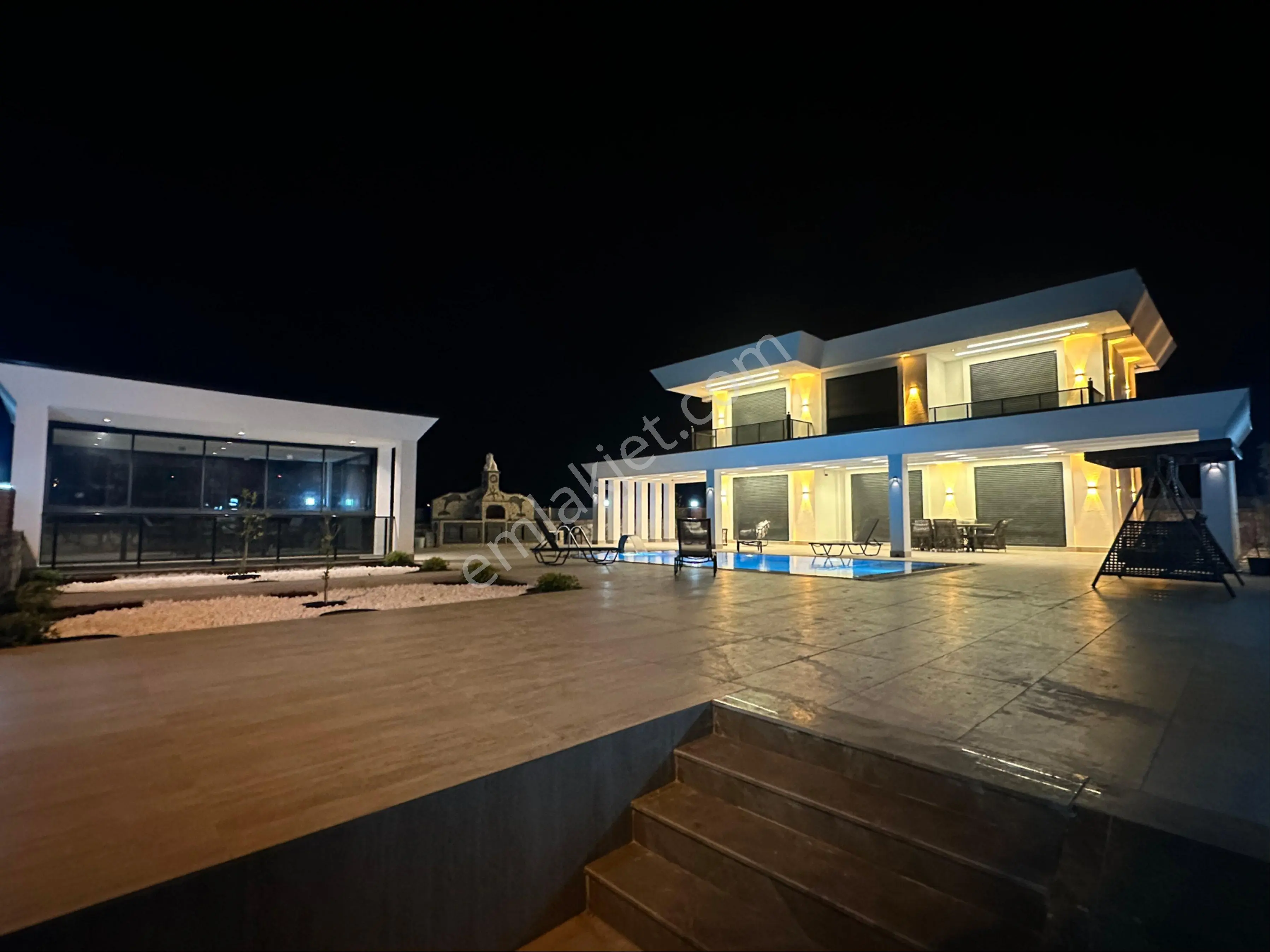 Didimde 5+1 700m2 Arsa İçende Saunalu Havuzlu Sinamalı Saray - Görsel 4