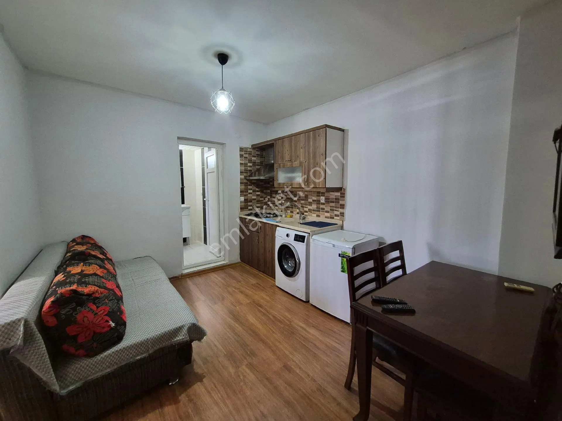 Çukurova Beyazevler 1+1 Eşyalı Kiralık Daire
