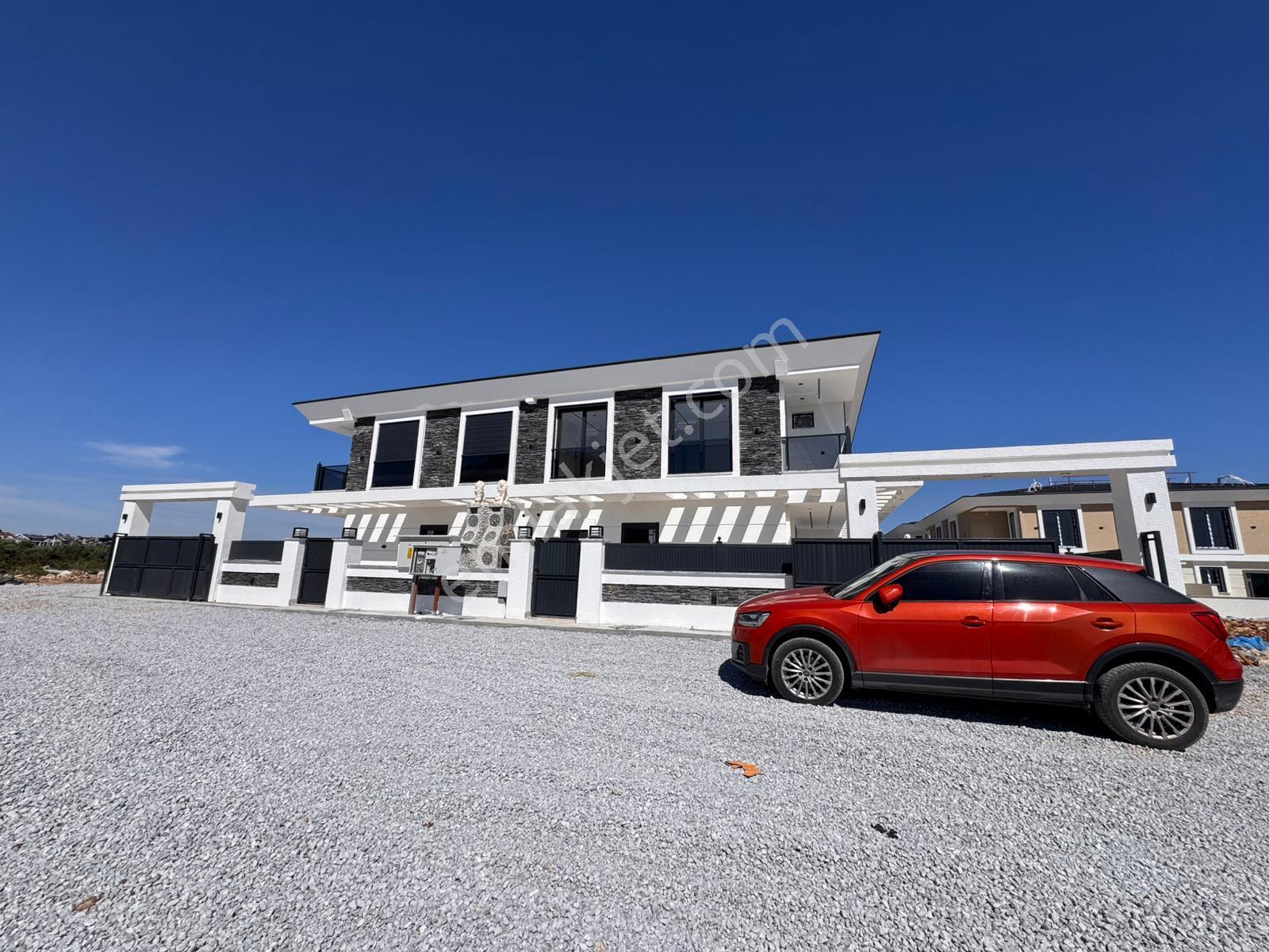 Didim Efeler Mahallesinde Akıllı Sistem Satılık Müstakil Havuzlu Sıfır Villa