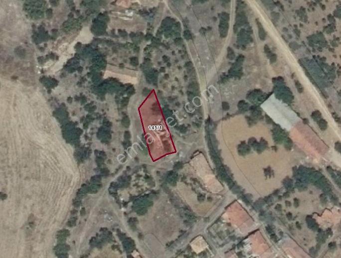 Sındırgı Düvertepe'de %40 İmarlı İçinde Yapı Olan 296m2 Arsa